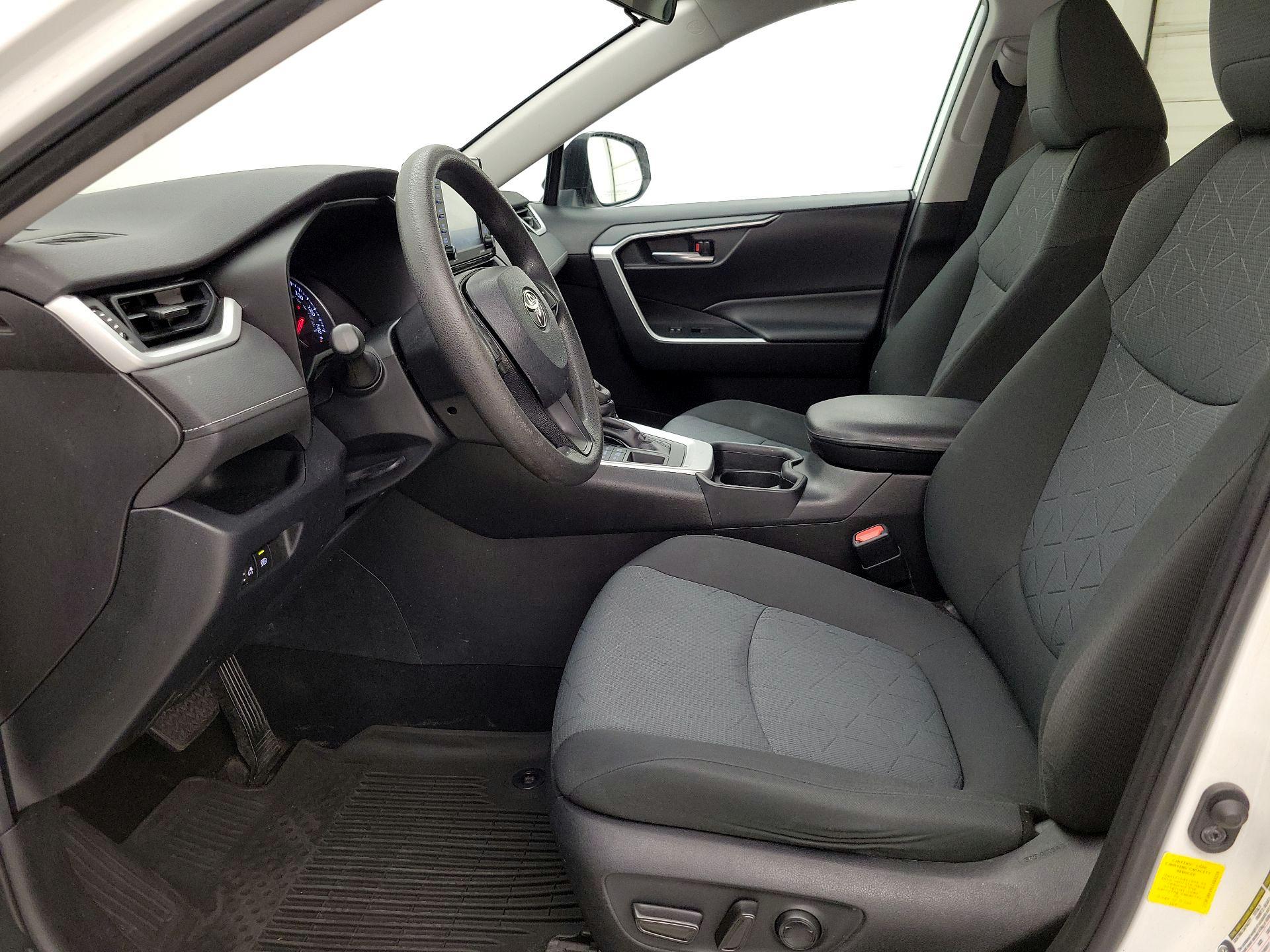 Thumbnail: 2020 Toyota RAV4 - 11