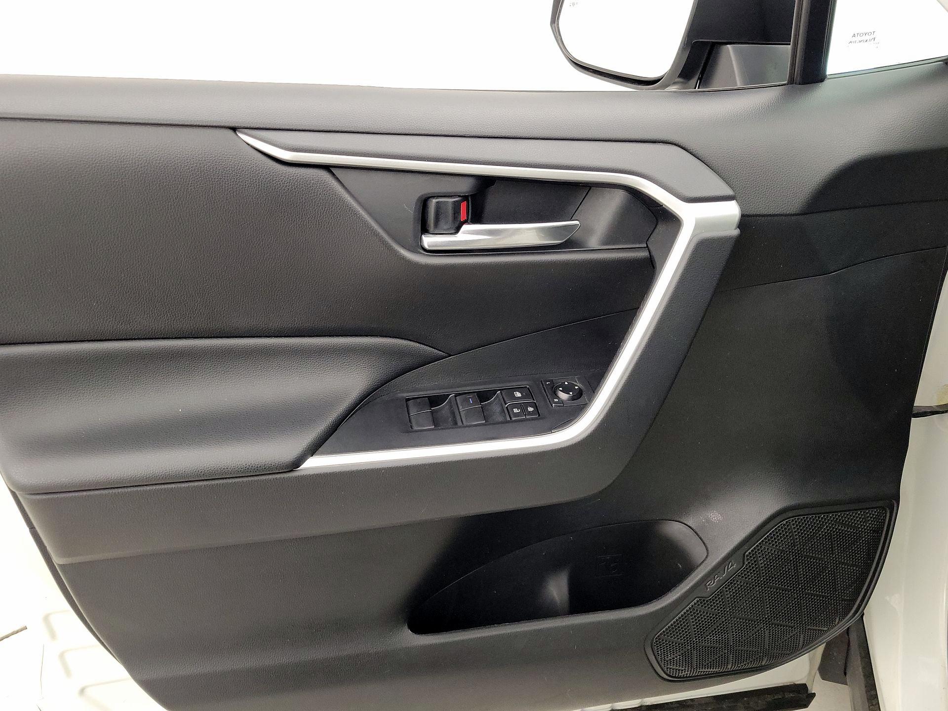 Thumbnail: 2020 Toyota RAV4 - 12