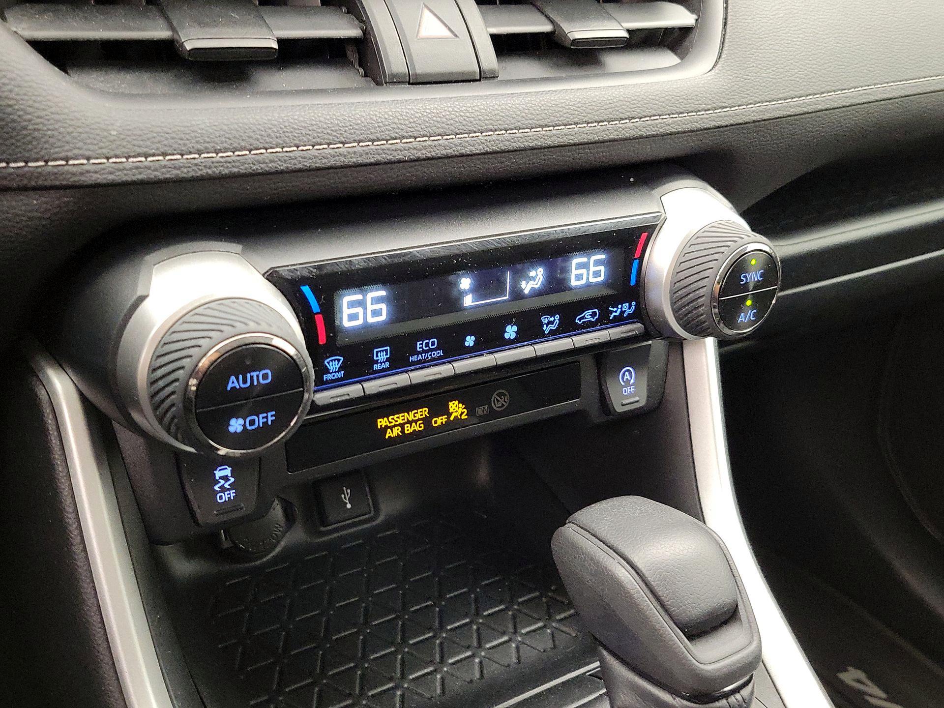 Thumbnail: 2020 Toyota RAV4 - 16