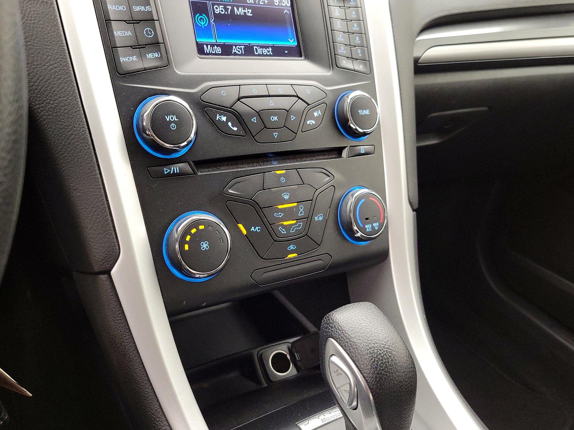 Thumbnail: 2014 Ford Fusion - 15