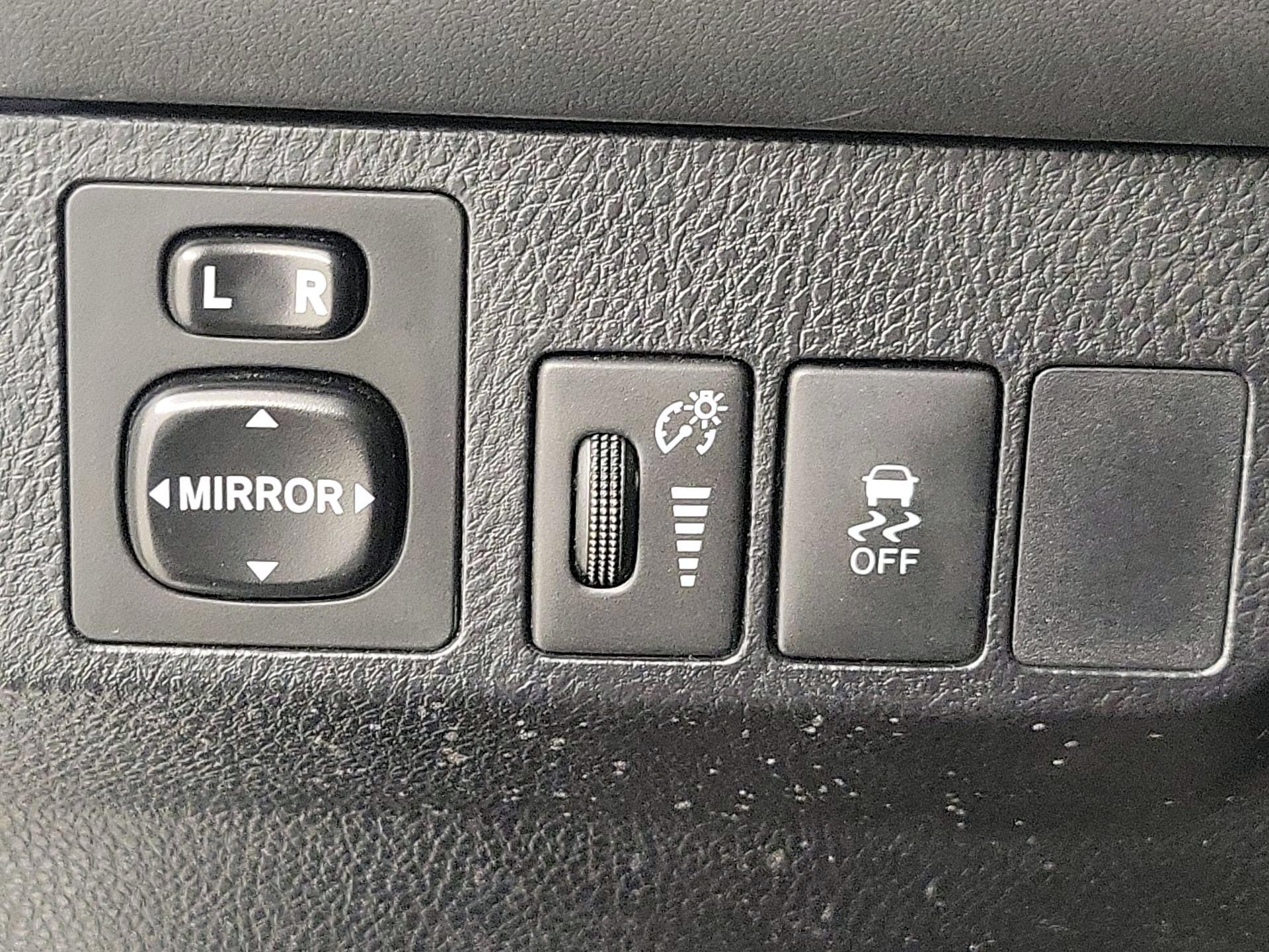 Thumbnail: 2015 Toyota RAV4 - 13