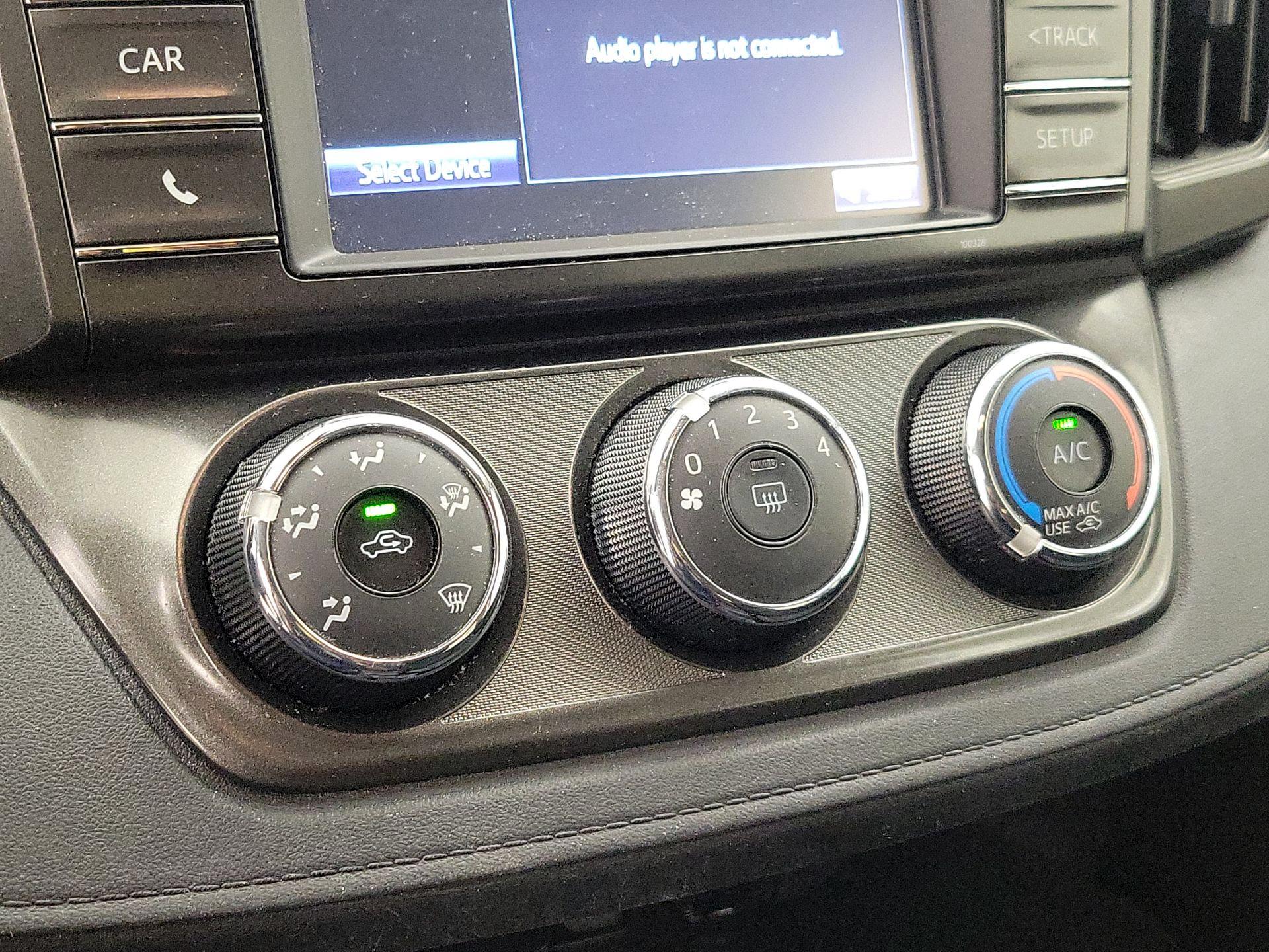Thumbnail: 2015 Toyota RAV4 - 16