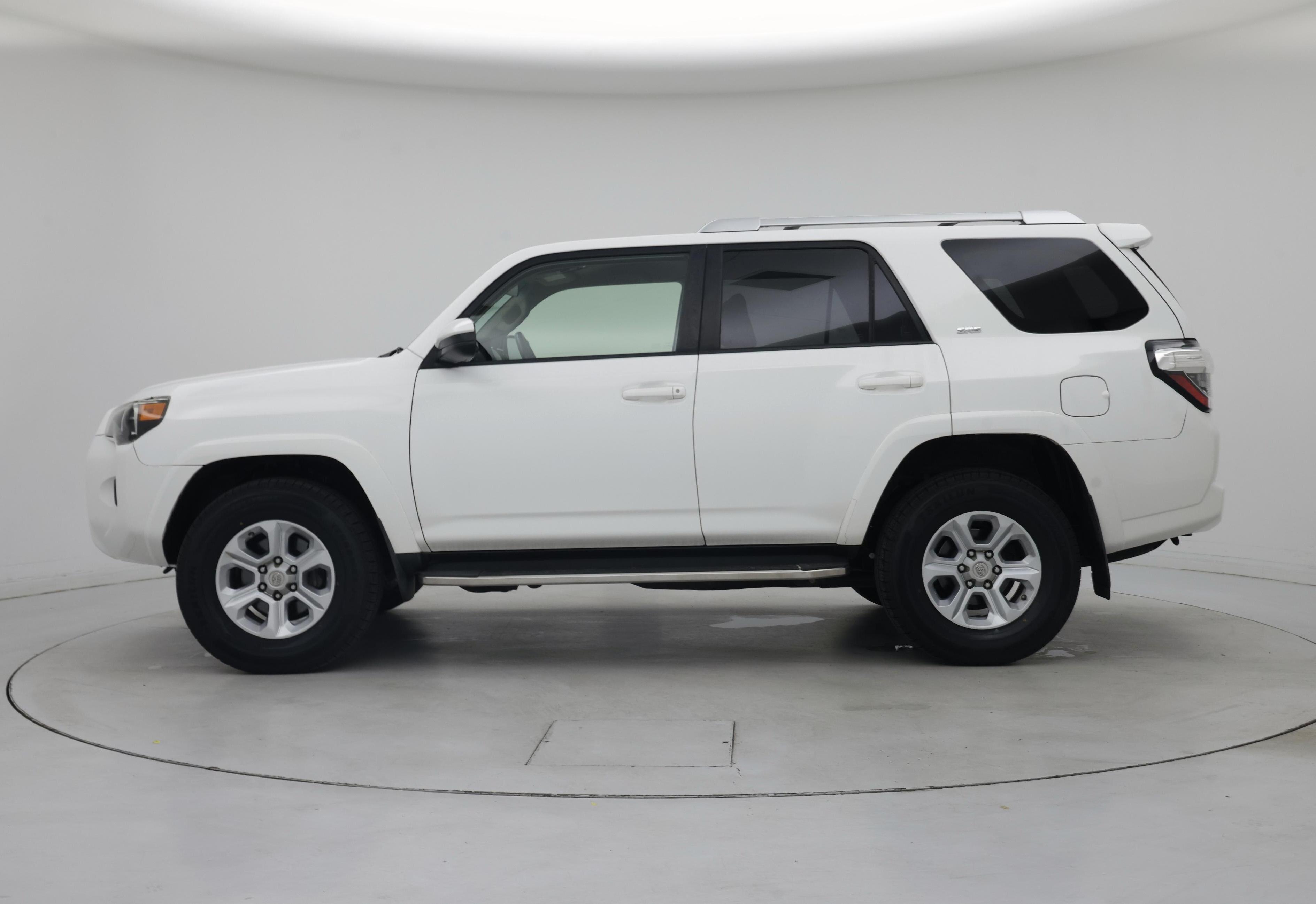 Thumbnail: 2017 Toyota 4Runner - 3