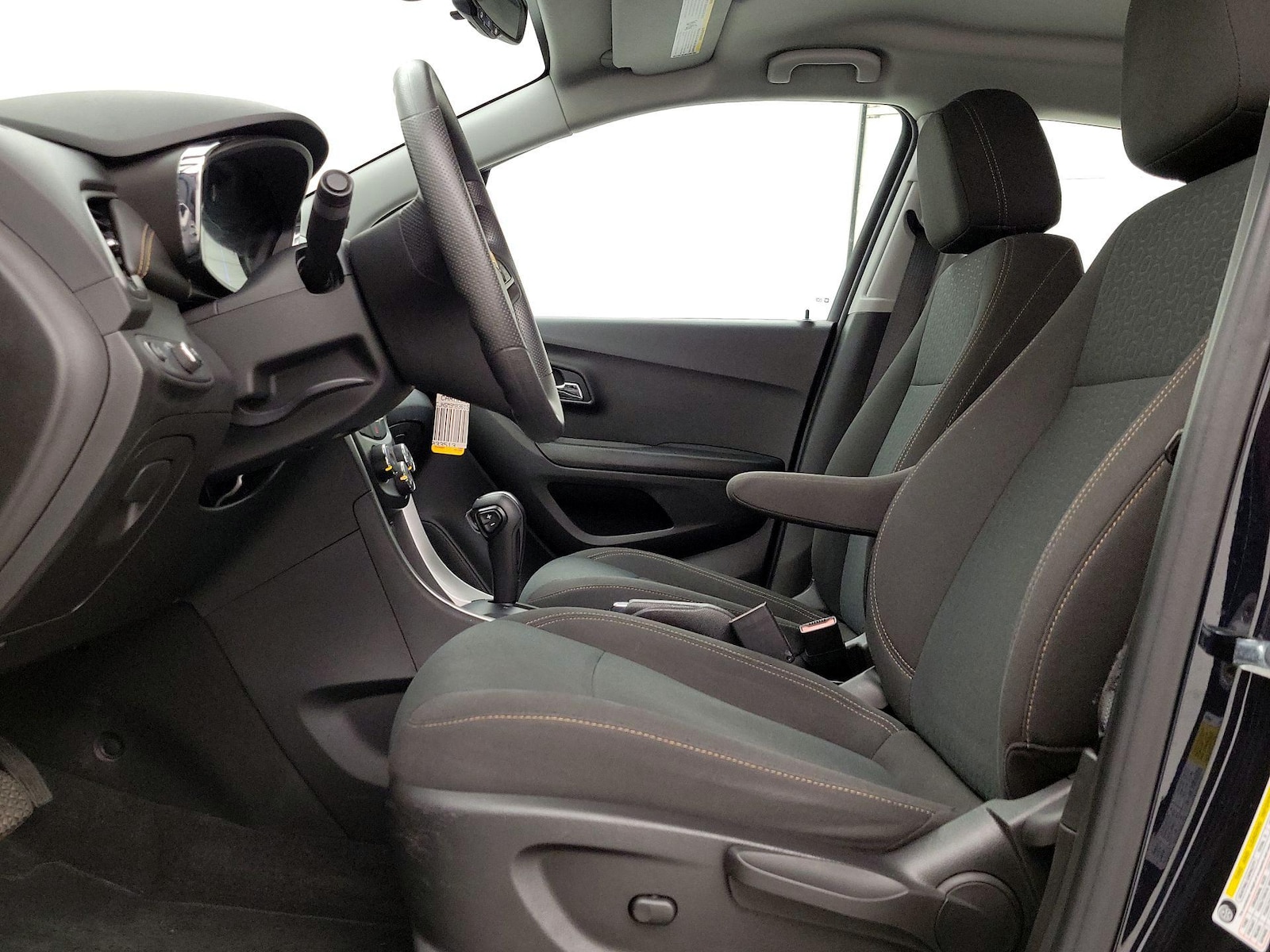 2021 Chevrolet Trax LS - Photo 12
