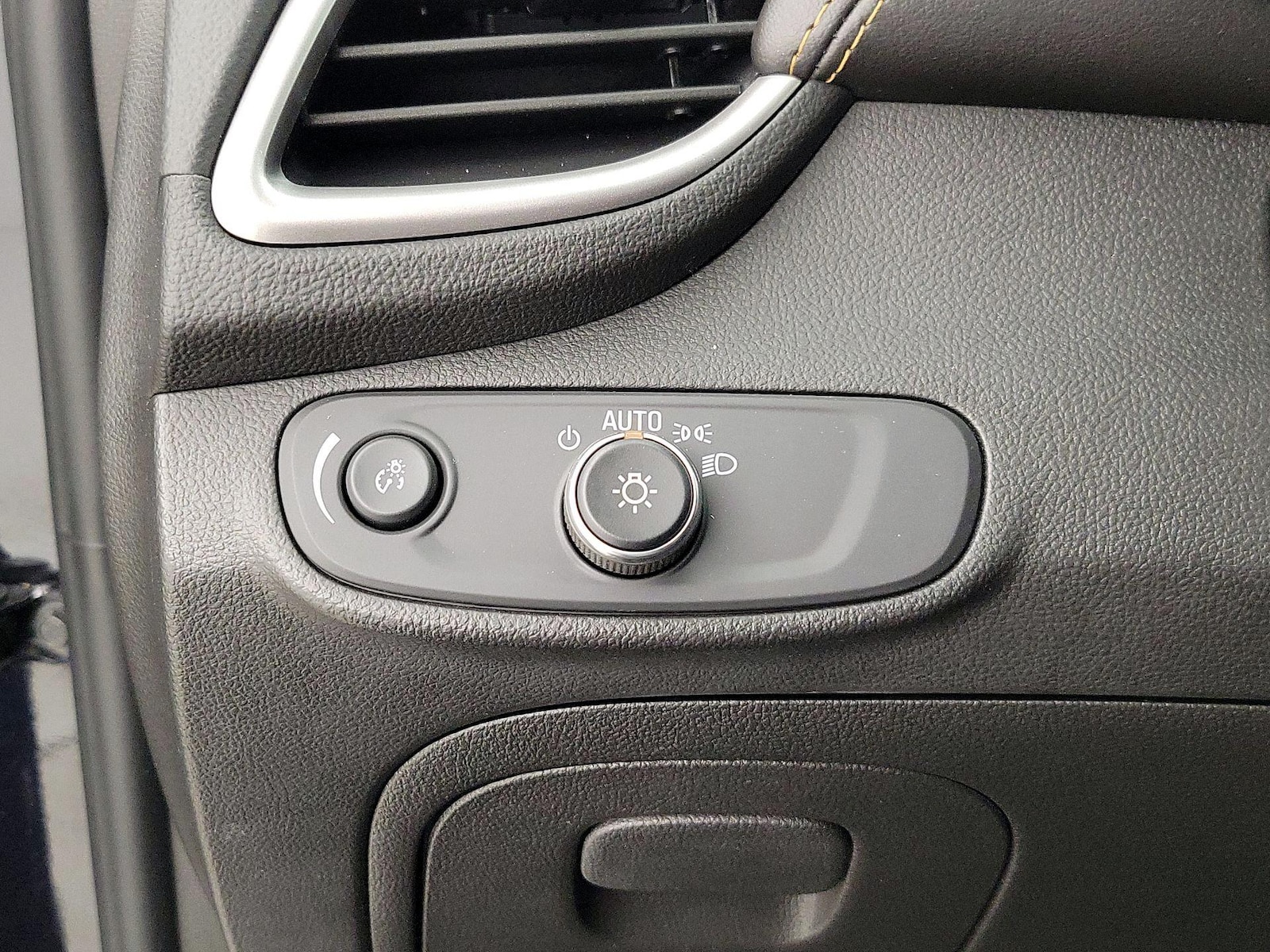 2021 Chevrolet Trax LS - Photo 14