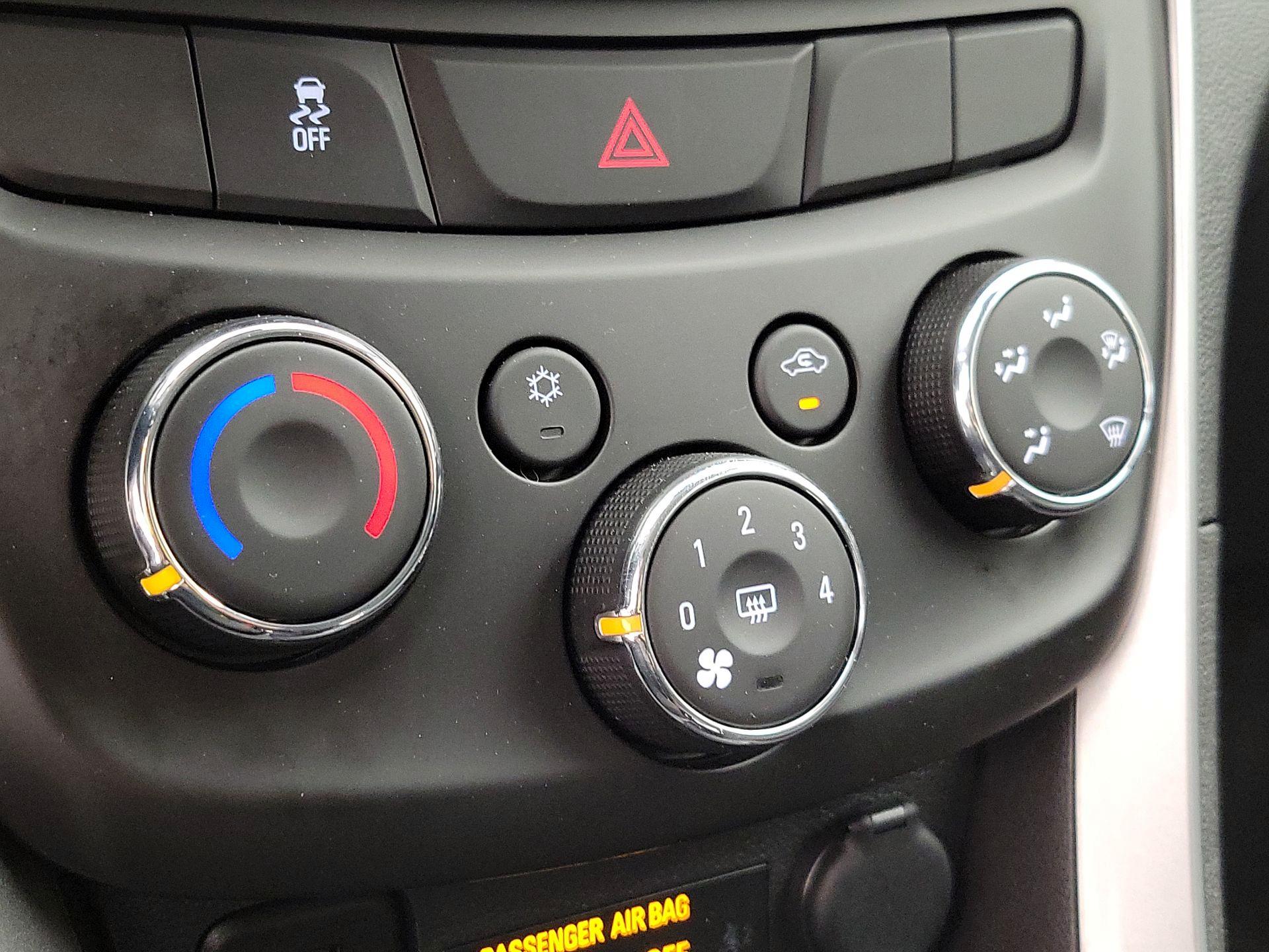 Thumbnail: 2021 Chevrolet Trax - 16