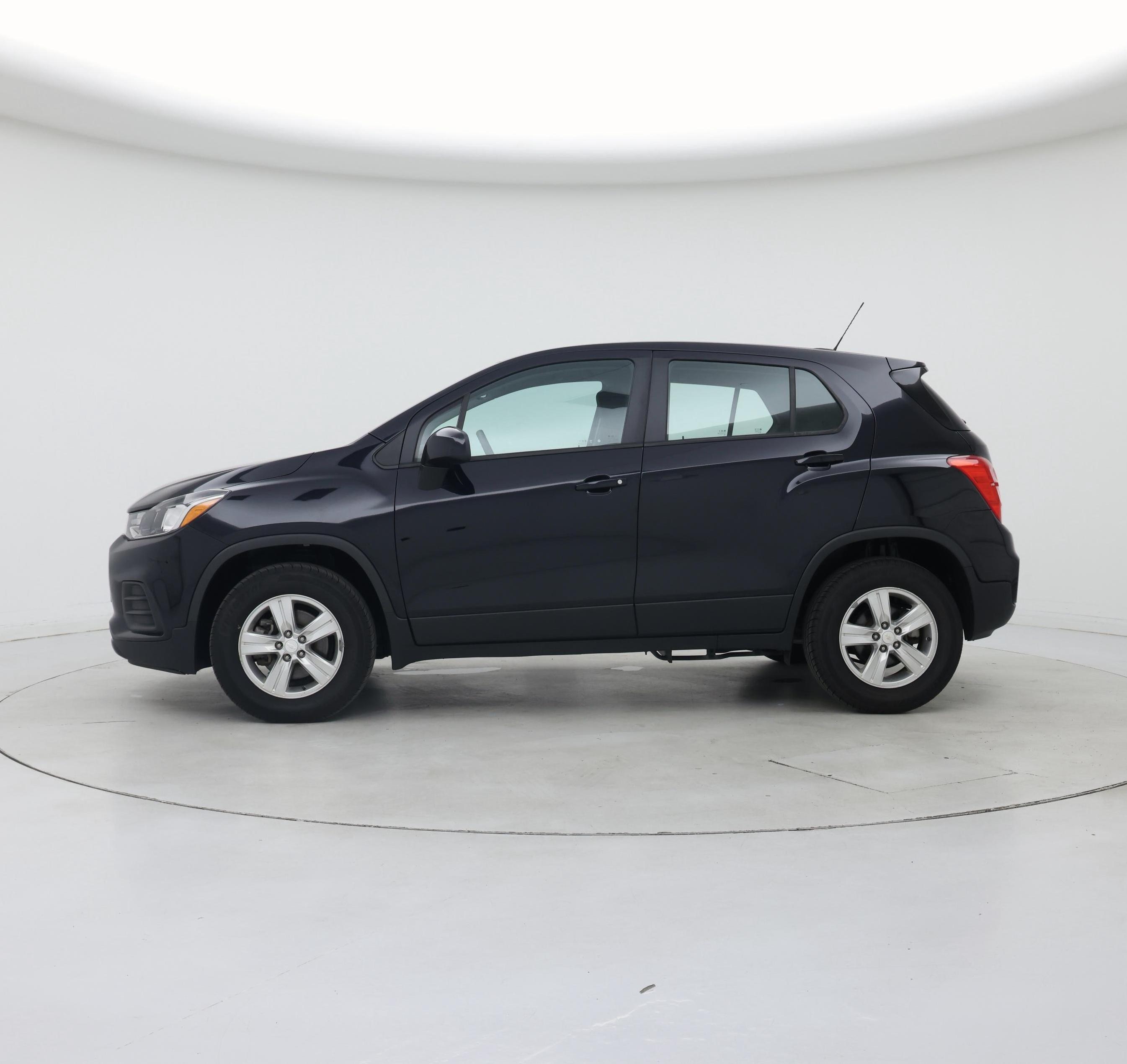 Thumbnail: 2021 Chevrolet Trax - 3