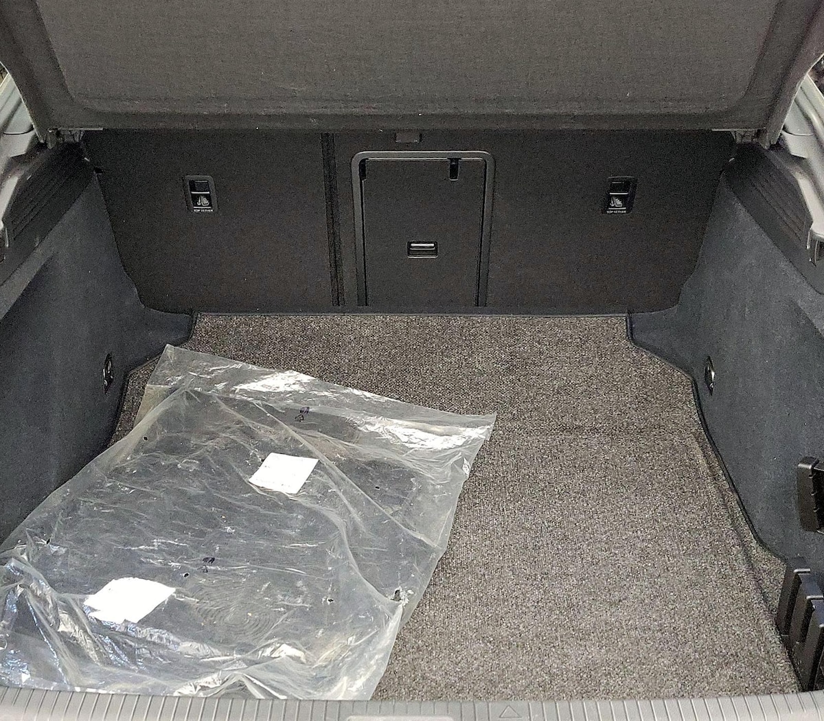 Trunk/Cargo (Seats Up)