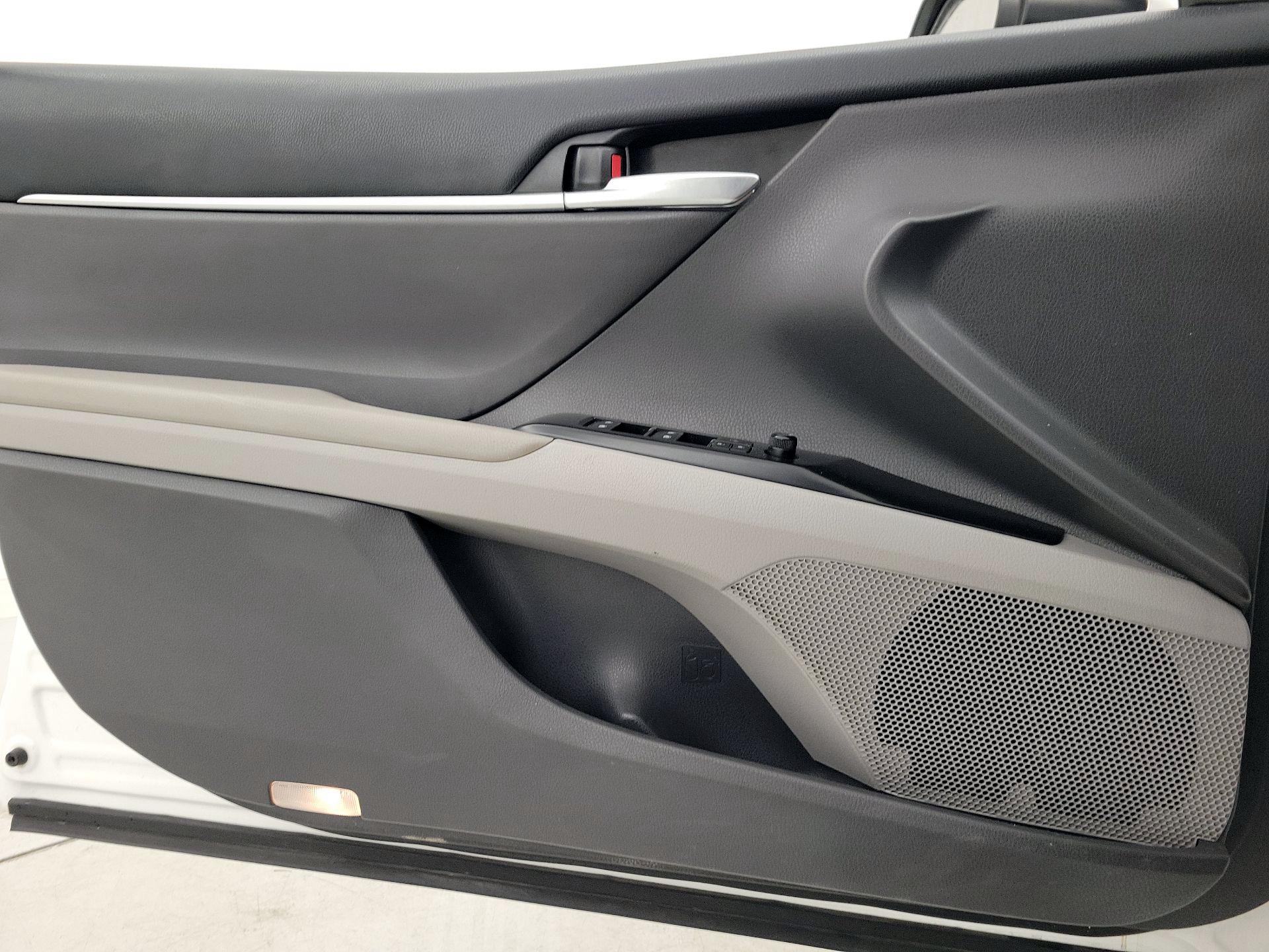 Thumbnail: 2018 Toyota Camry - 12
