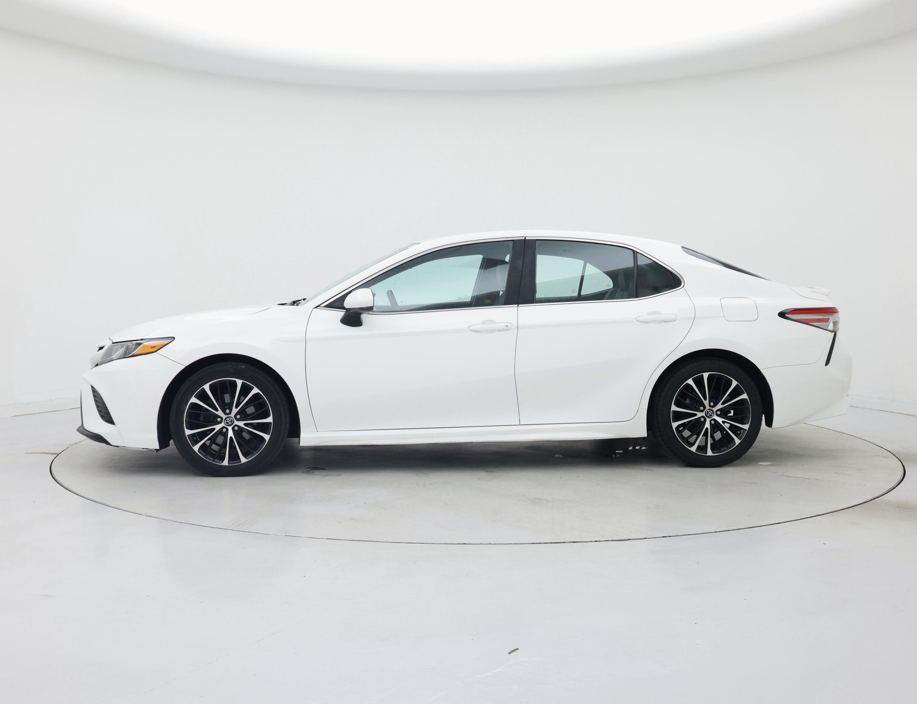 Thumbnail: 2018 Toyota Camry - 3