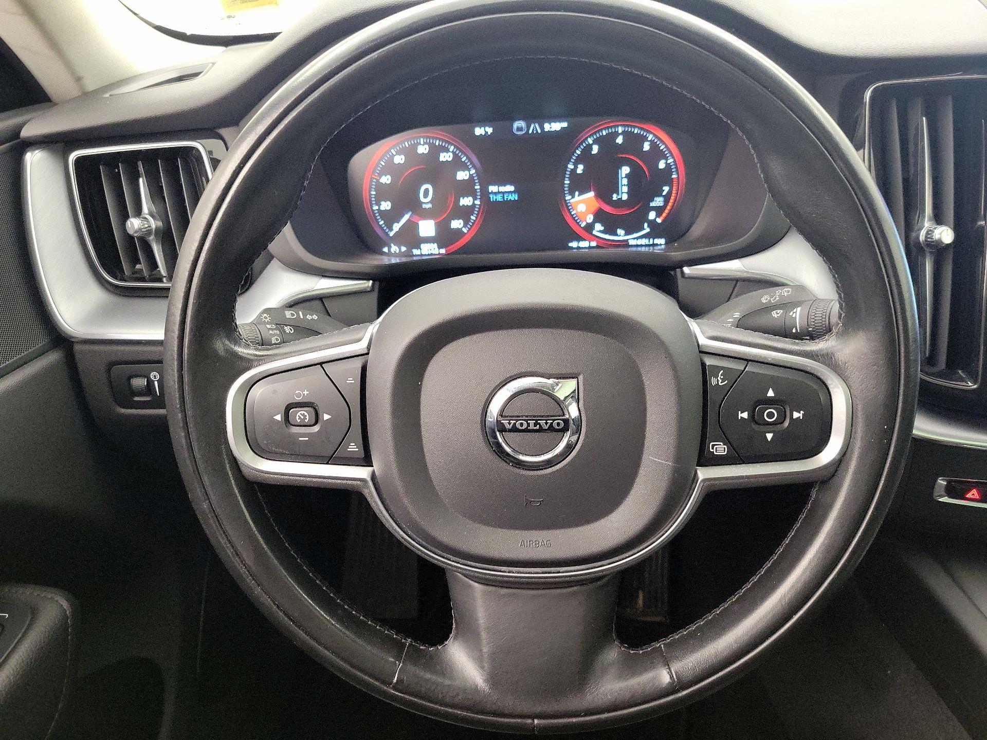 Thumbnail: 2020 Volvo XC60 - 10