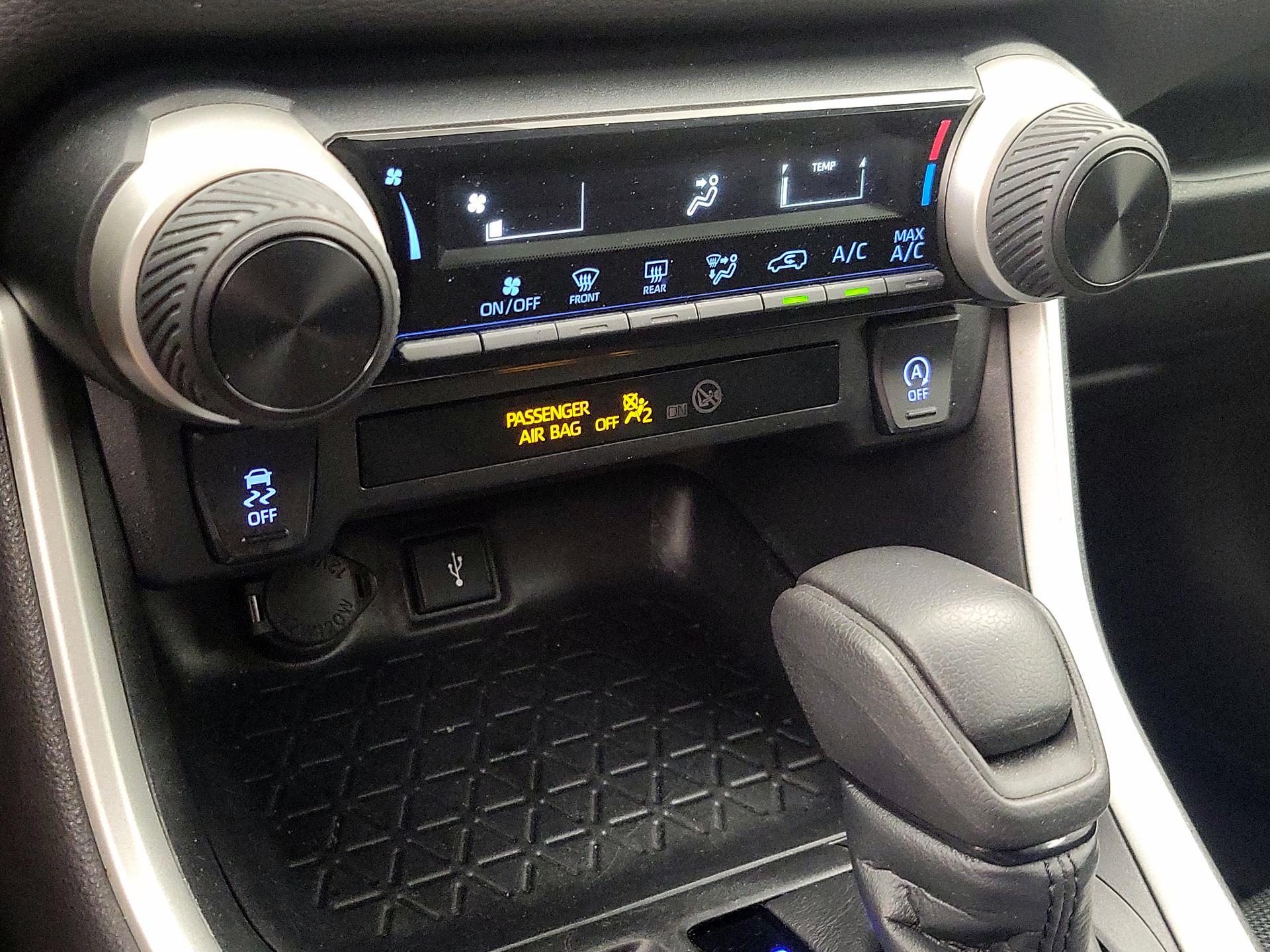 Thumbnail: 2020 Toyota RAV4 - 16