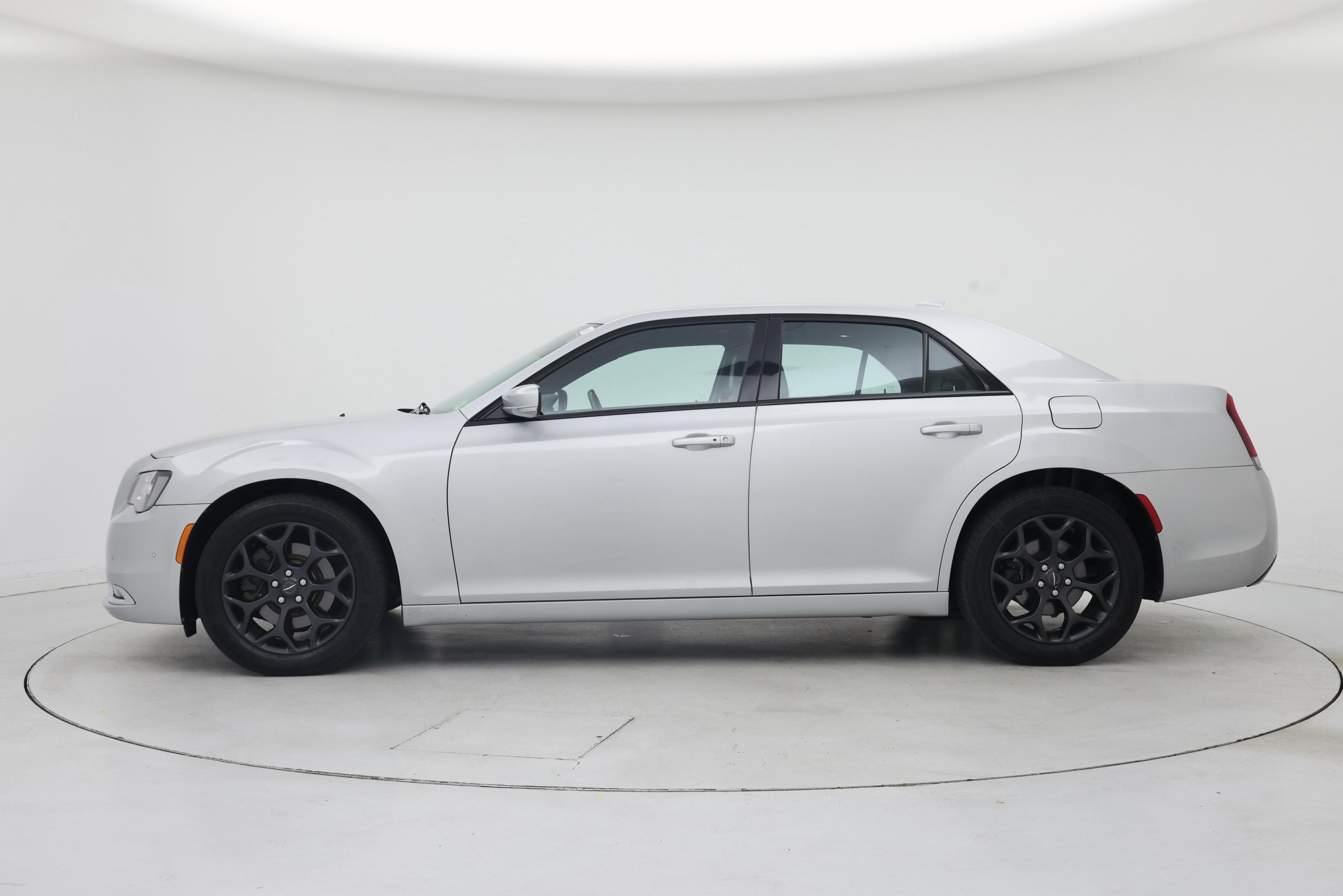 Thumbnail: 2020 Chrysler 300 - 3