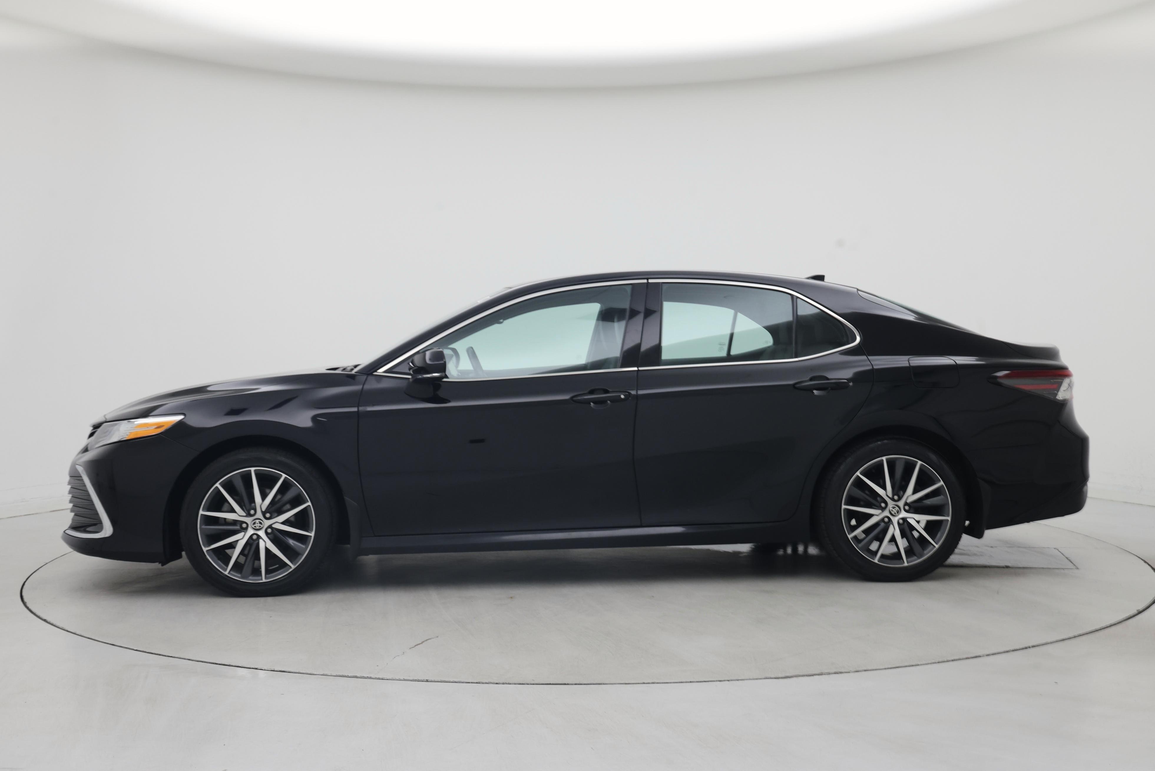 Thumbnail: 2022 Toyota Camry - 3