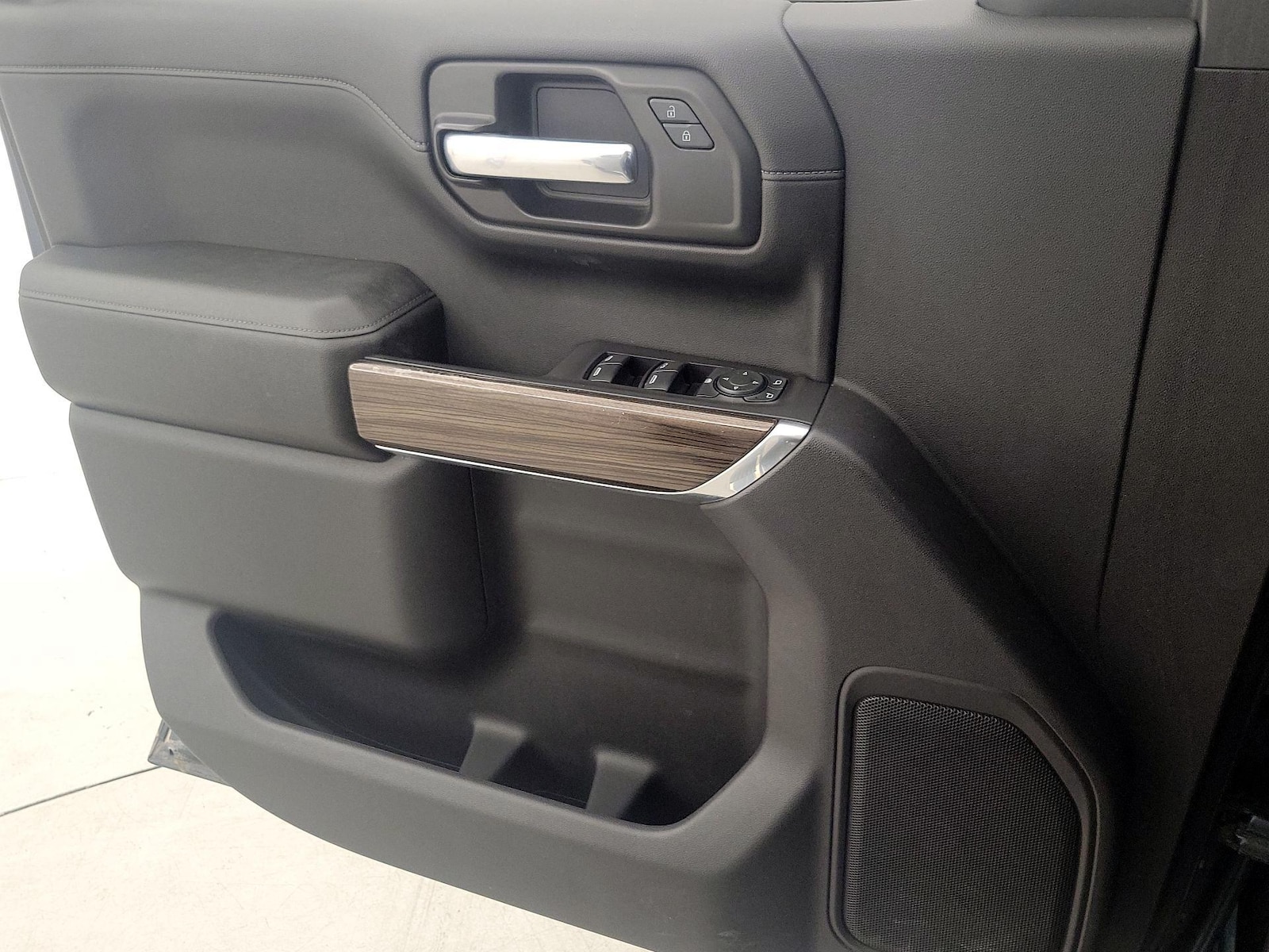 2020 Chevrolet Silverado 1500 LT - Photo 13