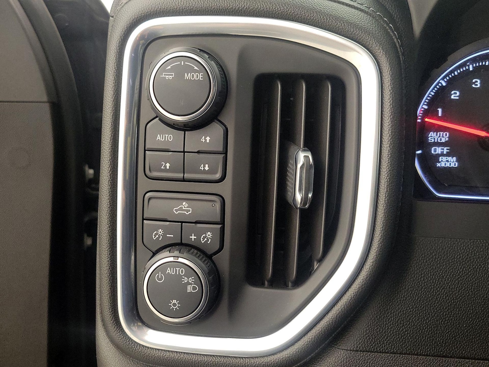 2020 Chevrolet Silverado 1500 LT - Photo 14