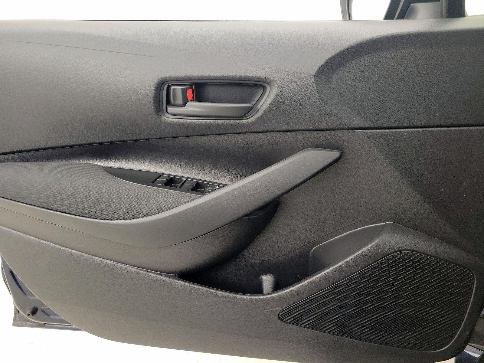 2026 Toyota Corolla LE - Photo 13