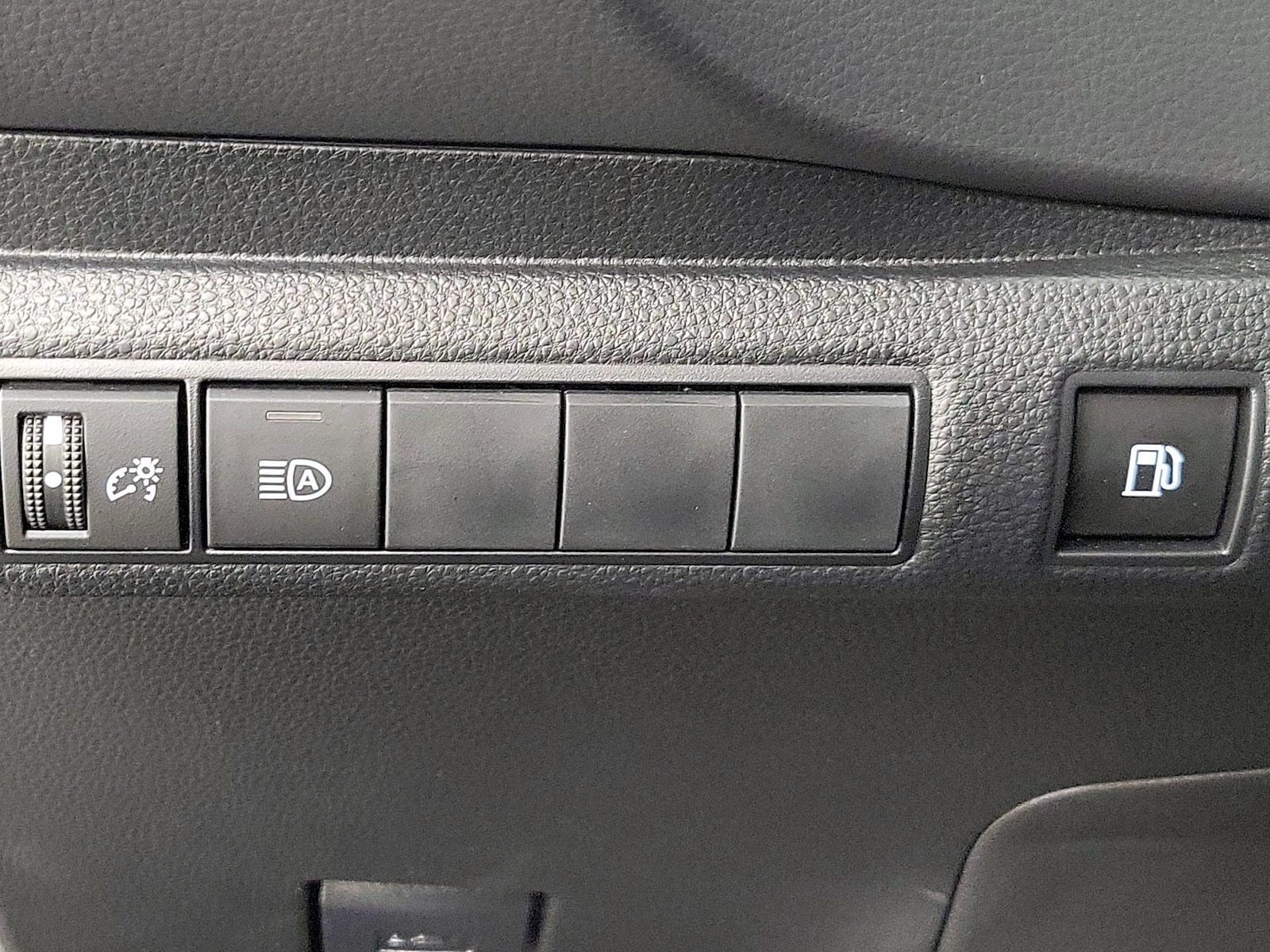 2026 Toyota Corolla LE - Photo 14