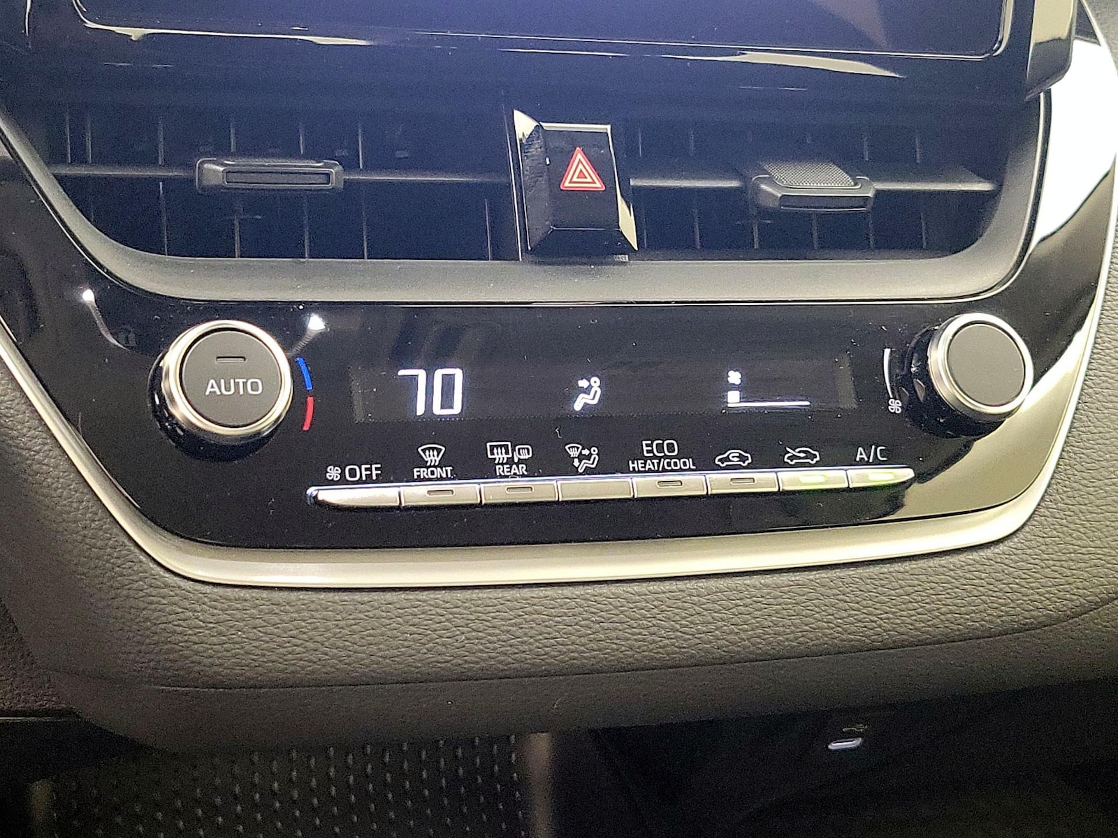 2026 Toyota Corolla LE - Photo 17