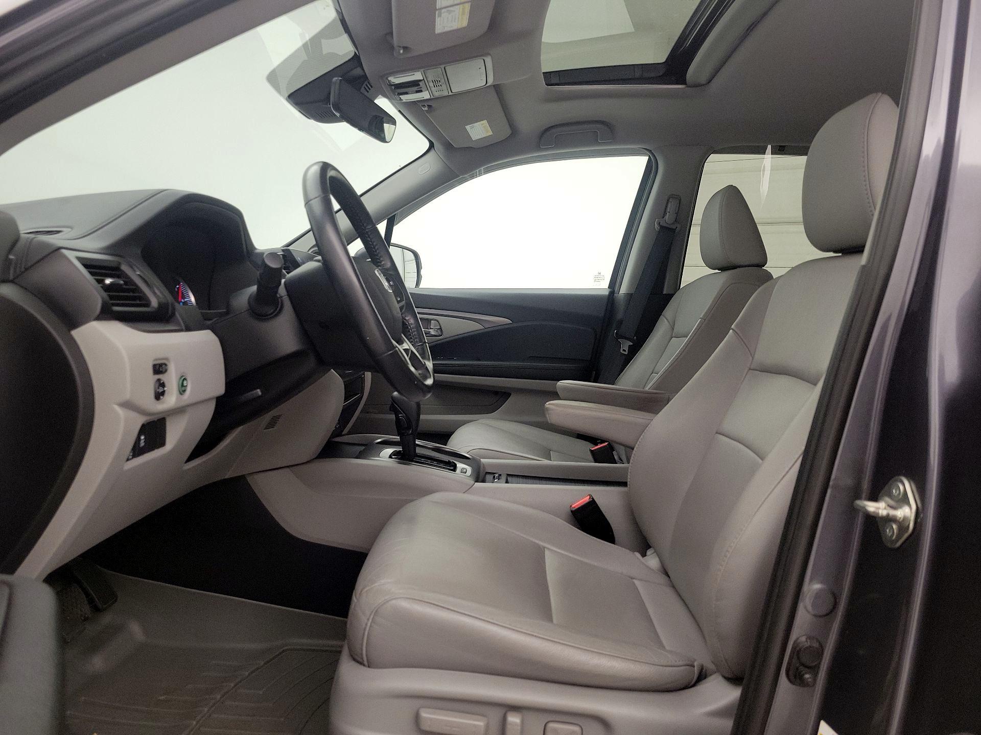 Thumbnail: 2019 Honda Pilot - 11