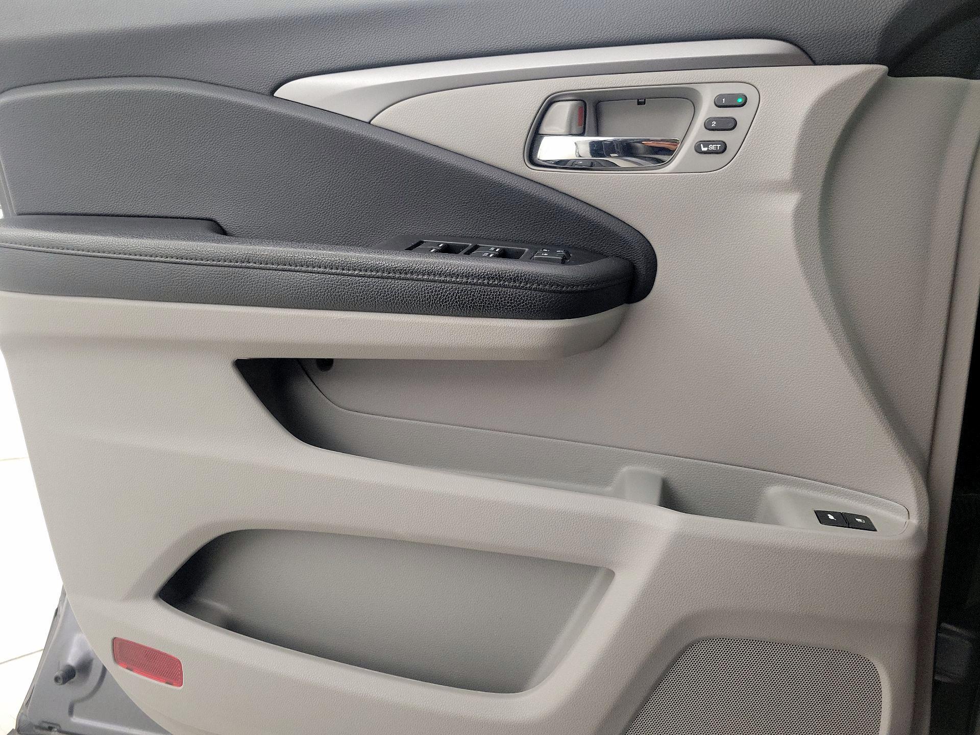 Thumbnail: 2019 Honda Pilot - 12