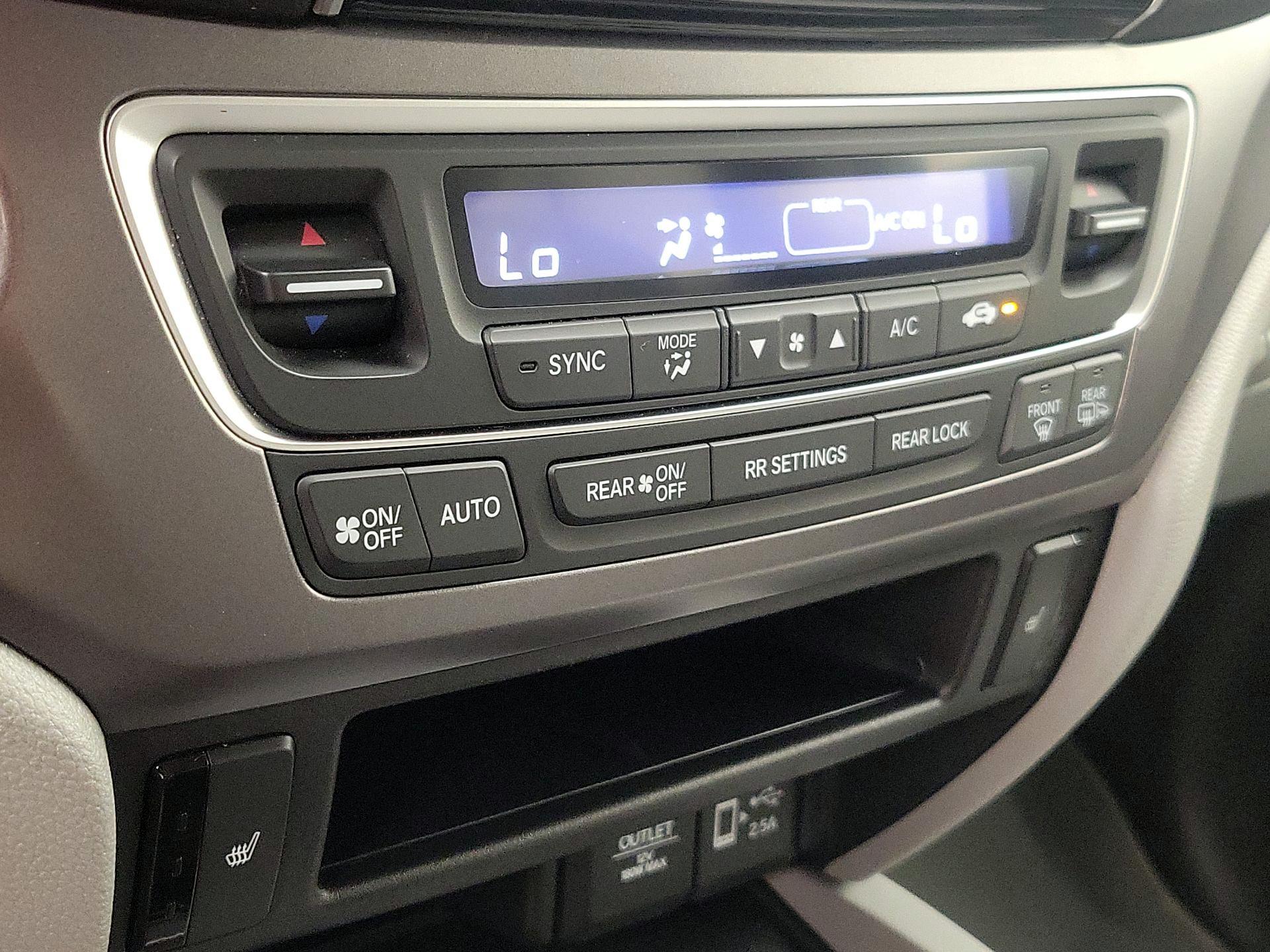 Thumbnail: 2019 Honda Pilot - 16