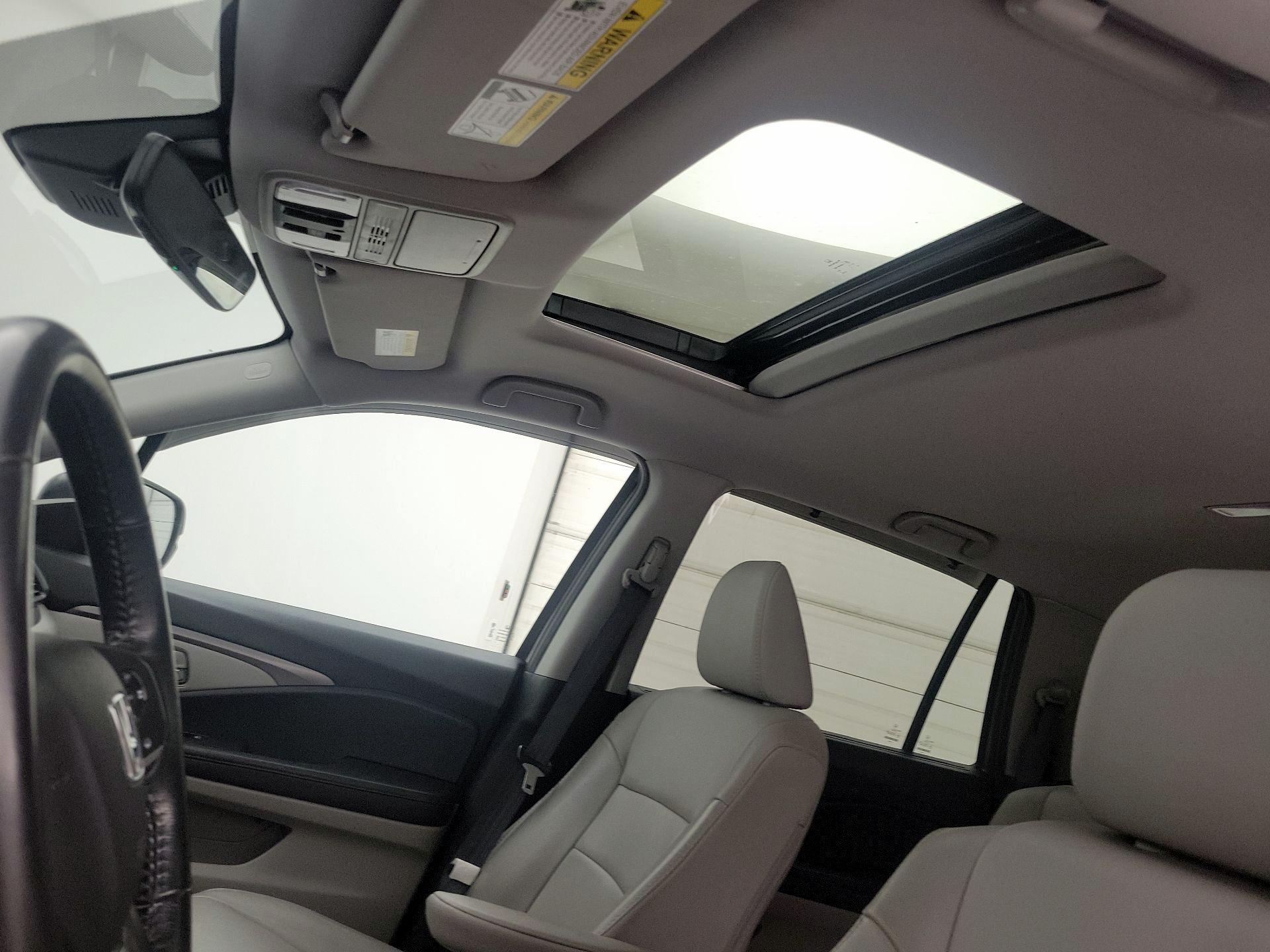 Thumbnail: 2019 Honda Pilot - 19