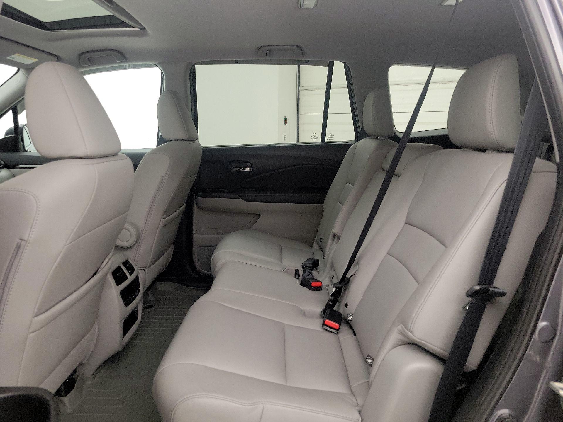 Thumbnail: 2019 Honda Pilot - 20