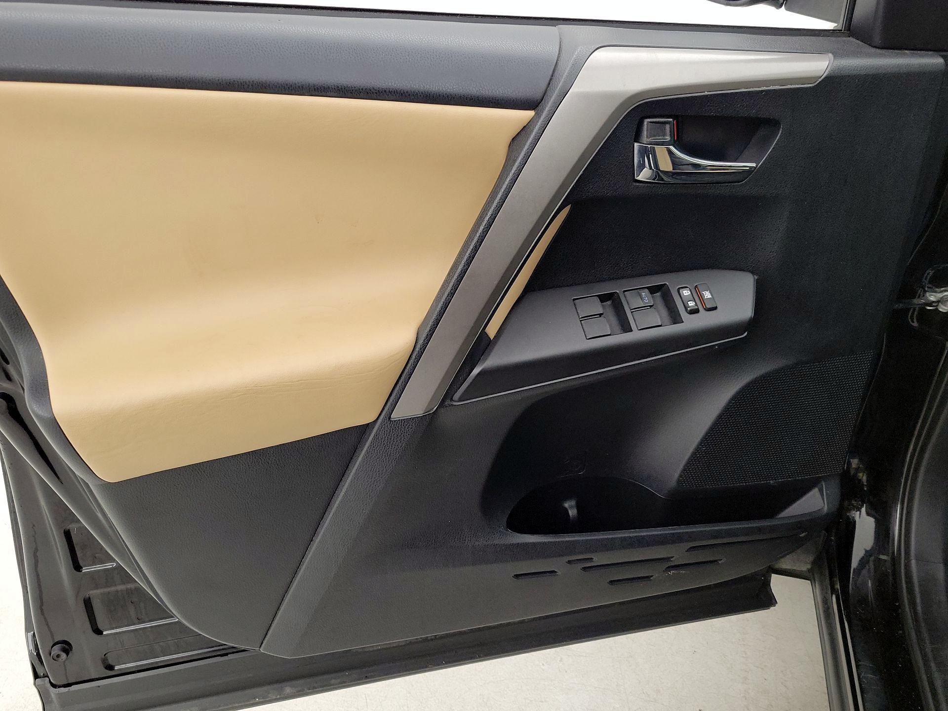 Thumbnail: 2018 Toyota RAV4 - 12