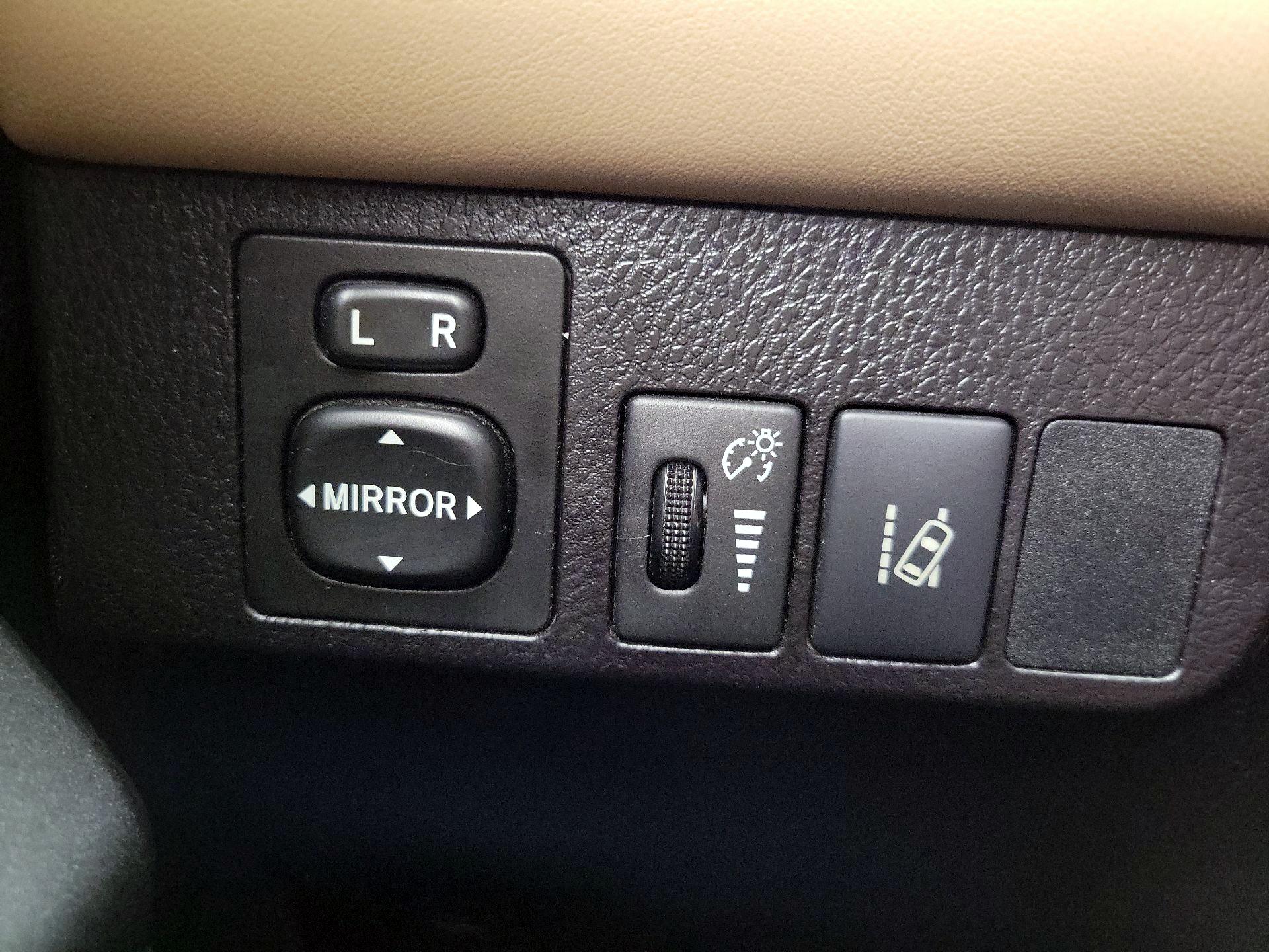 Thumbnail: 2018 Toyota RAV4 - 13