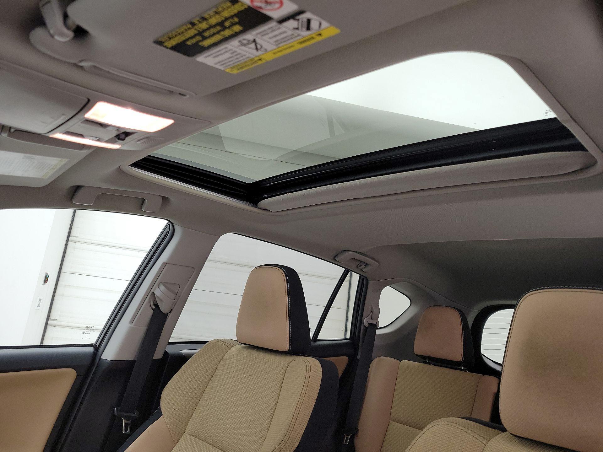 Thumbnail: 2018 Toyota RAV4 - 19