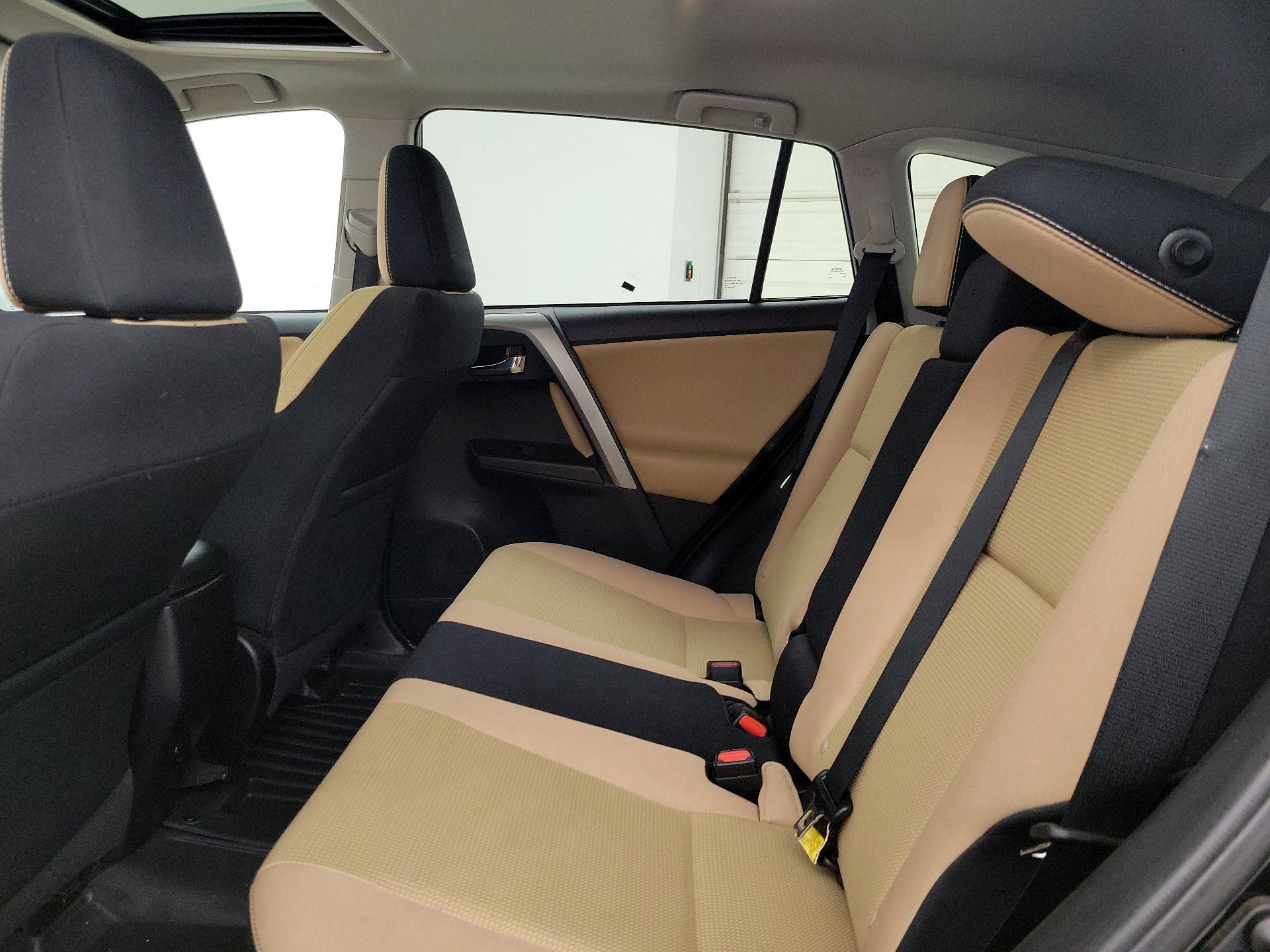 Thumbnail: 2018 Toyota RAV4 - 20
