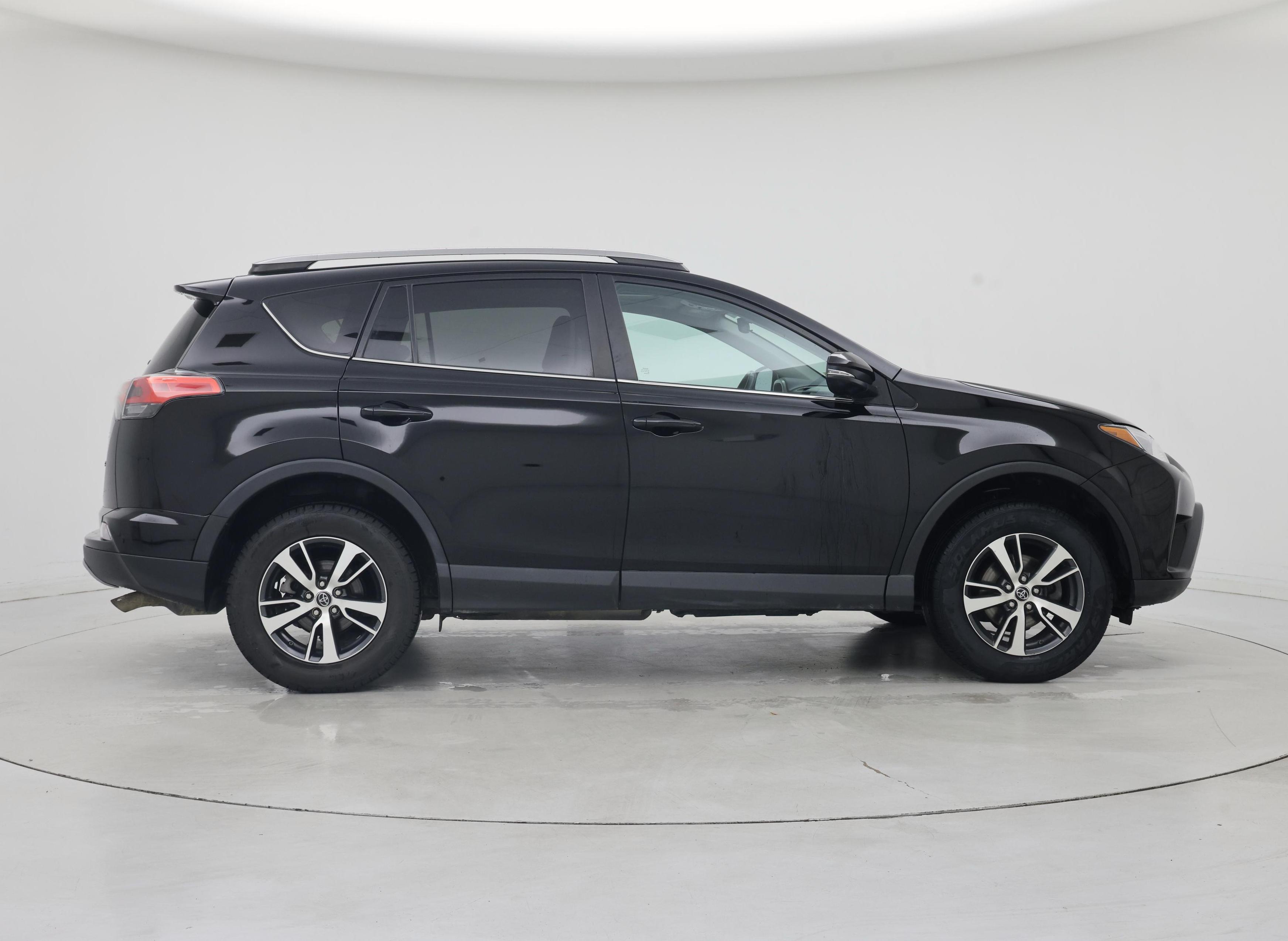 Thumbnail: 2018 Toyota RAV4 - 7