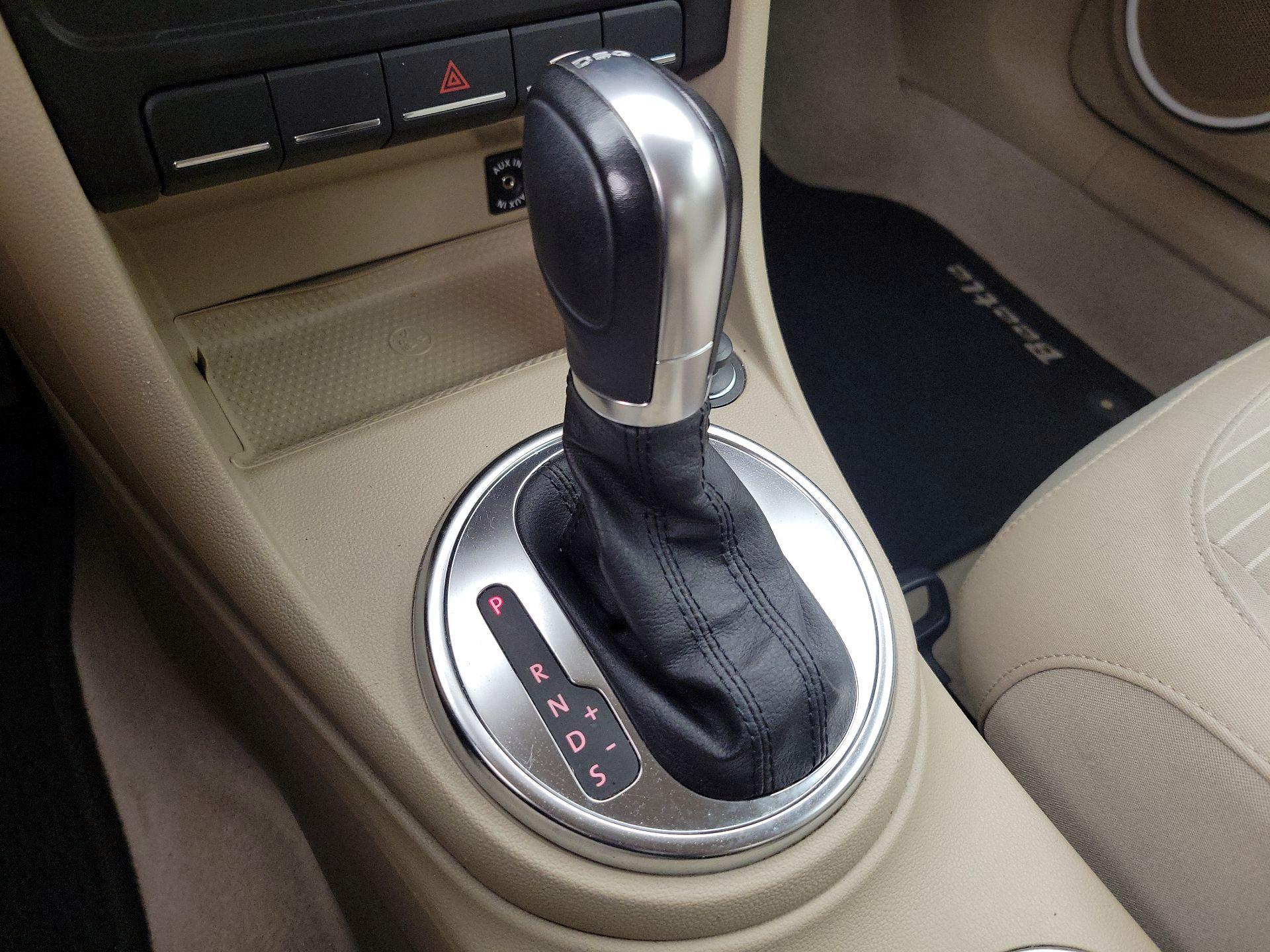 Thumbnail: 2014 Volkswagen Beetle - 16