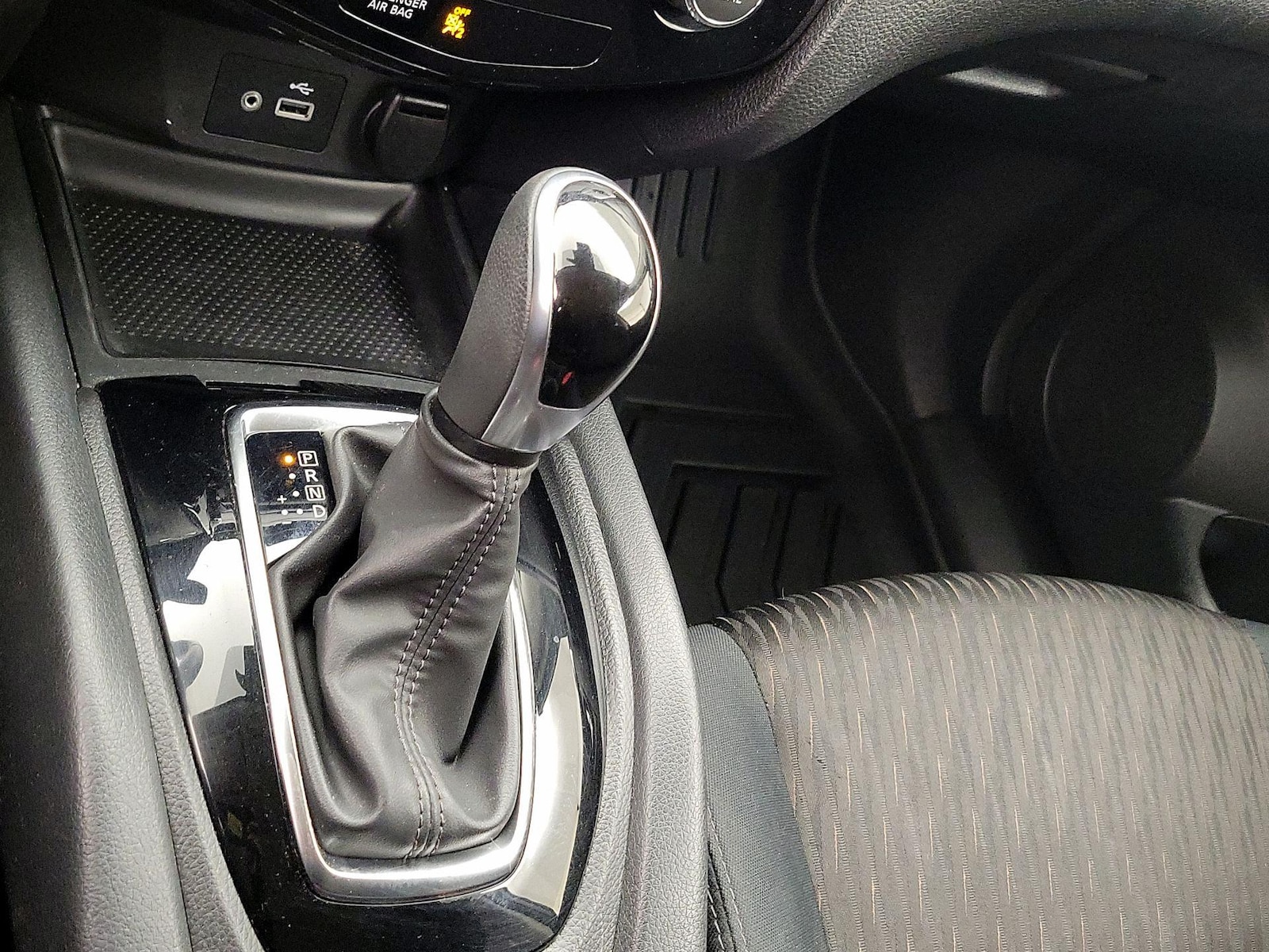 2019 Nissan Rogue SV - Photo 18