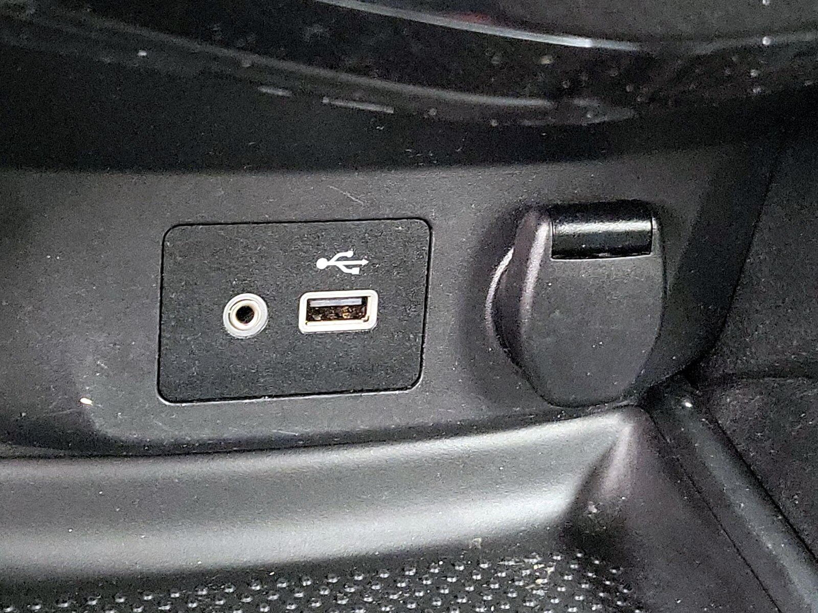 2019 Nissan Rogue SV - Photo 19