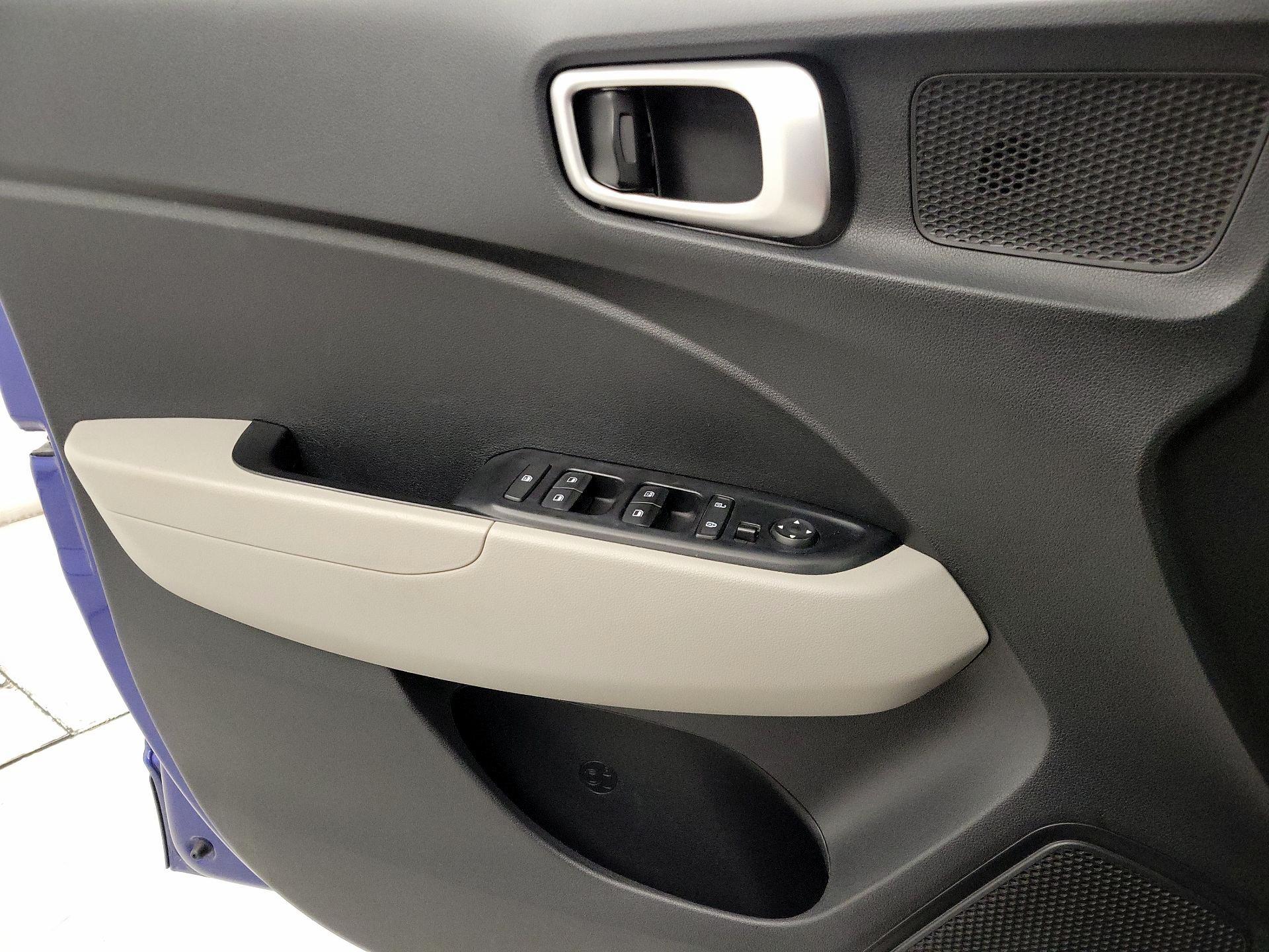 Thumbnail: 2023 Hyundai Venue - 12