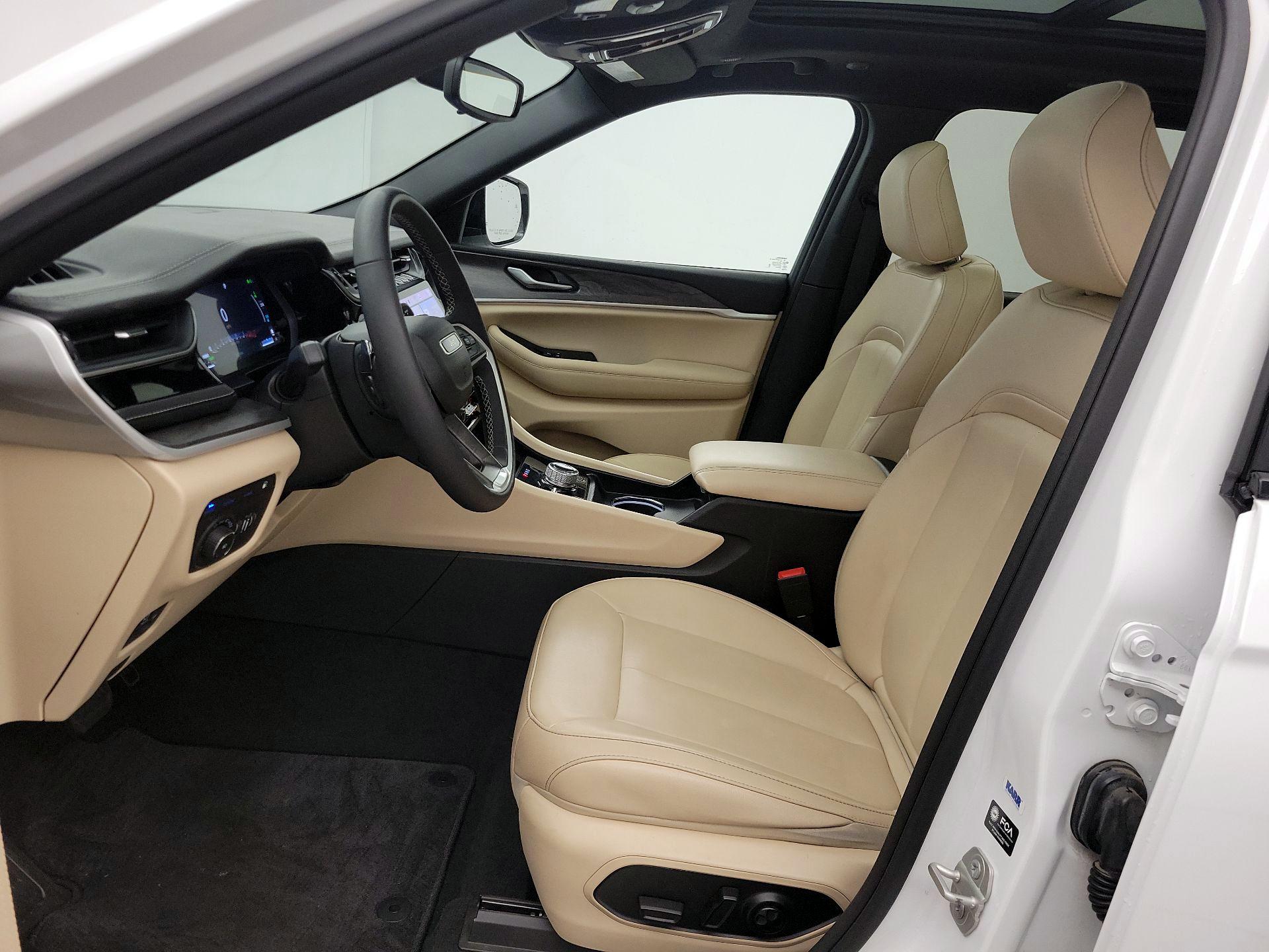 Thumbnail: 2023 Jeep Grand Cherokee - 11