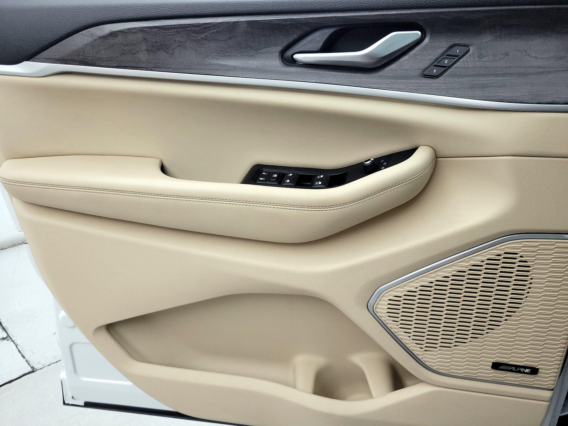 Thumbnail: 2023 Jeep Grand Cherokee - 12