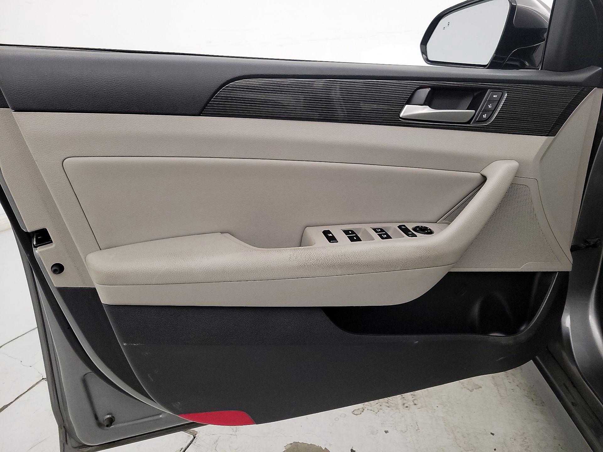 Thumbnail: 2019 Hyundai Sonata - 12