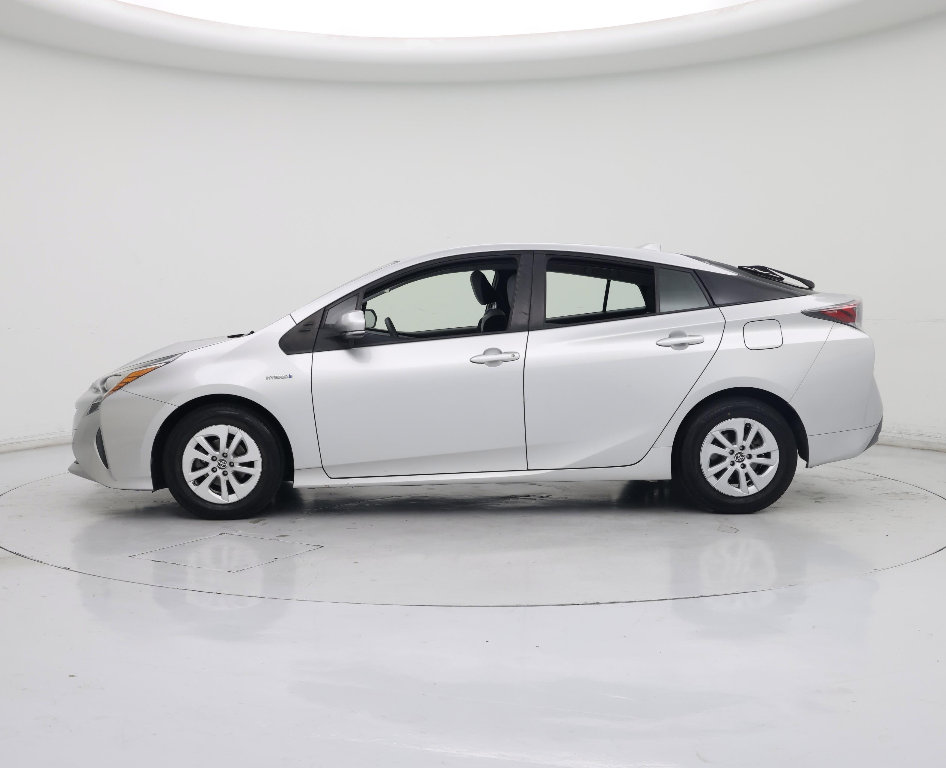Thumbnail: 2017 Toyota Prius - 3