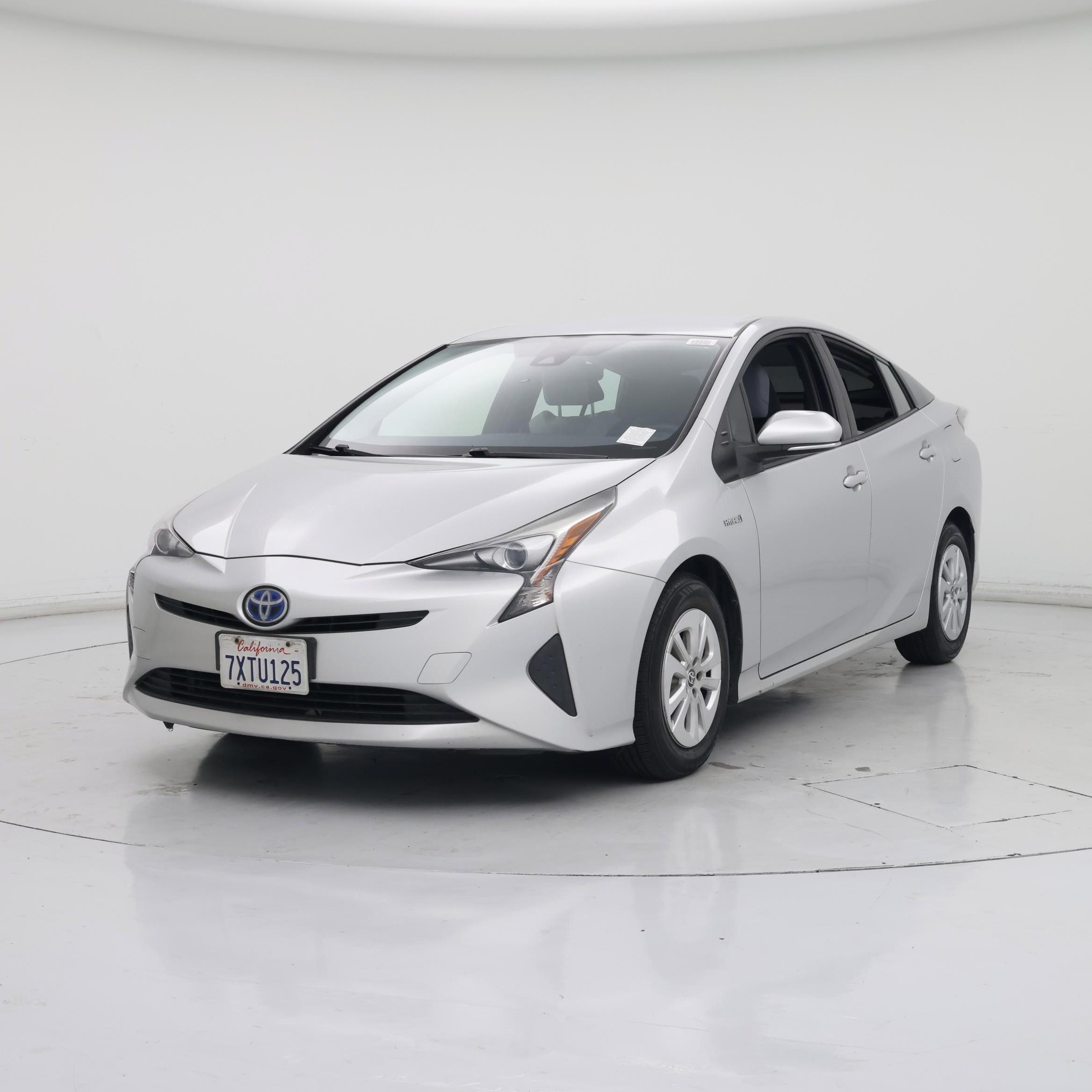 Thumbnail: 2017 Toyota Prius - 4