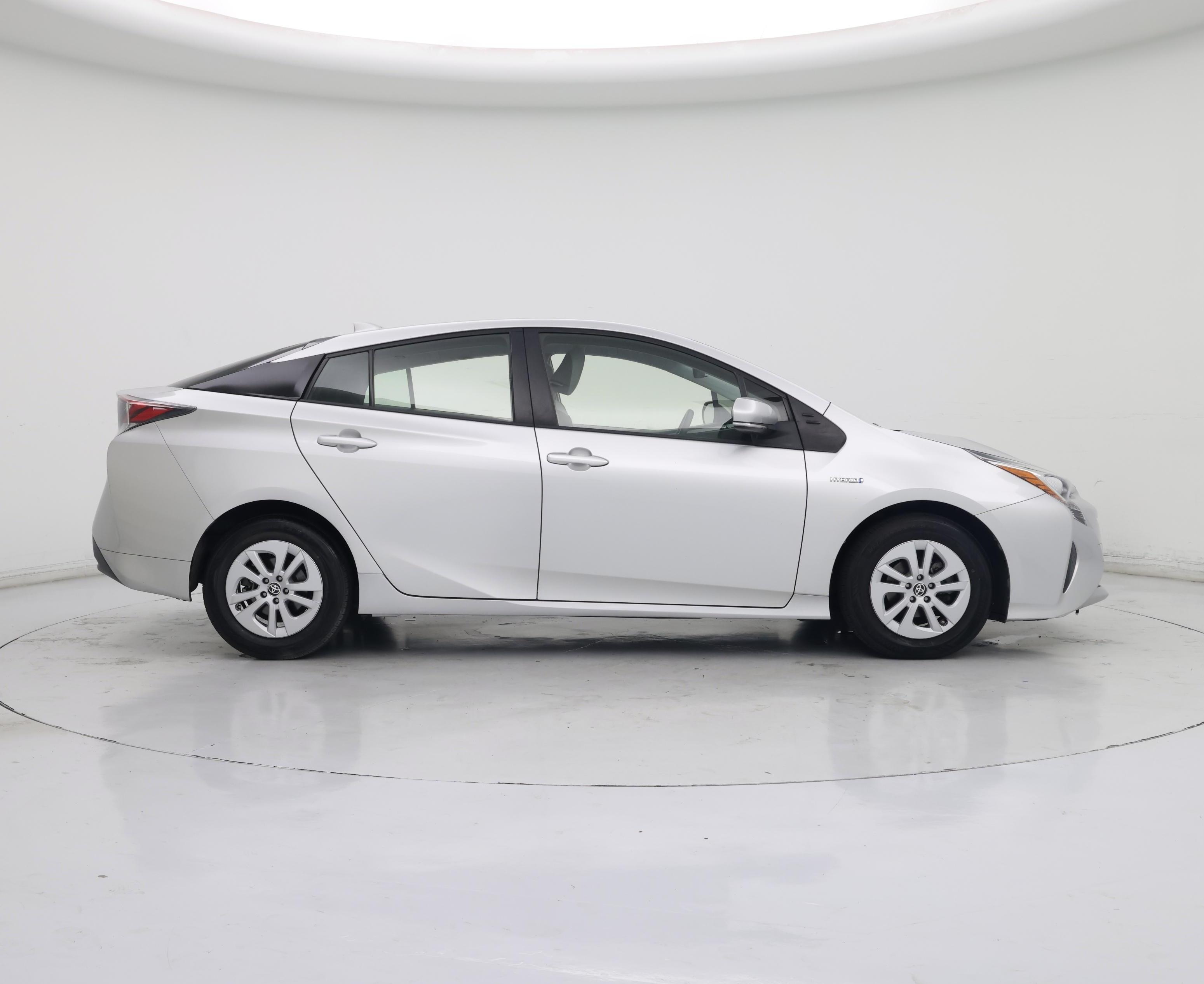 Thumbnail: 2017 Toyota Prius - 7