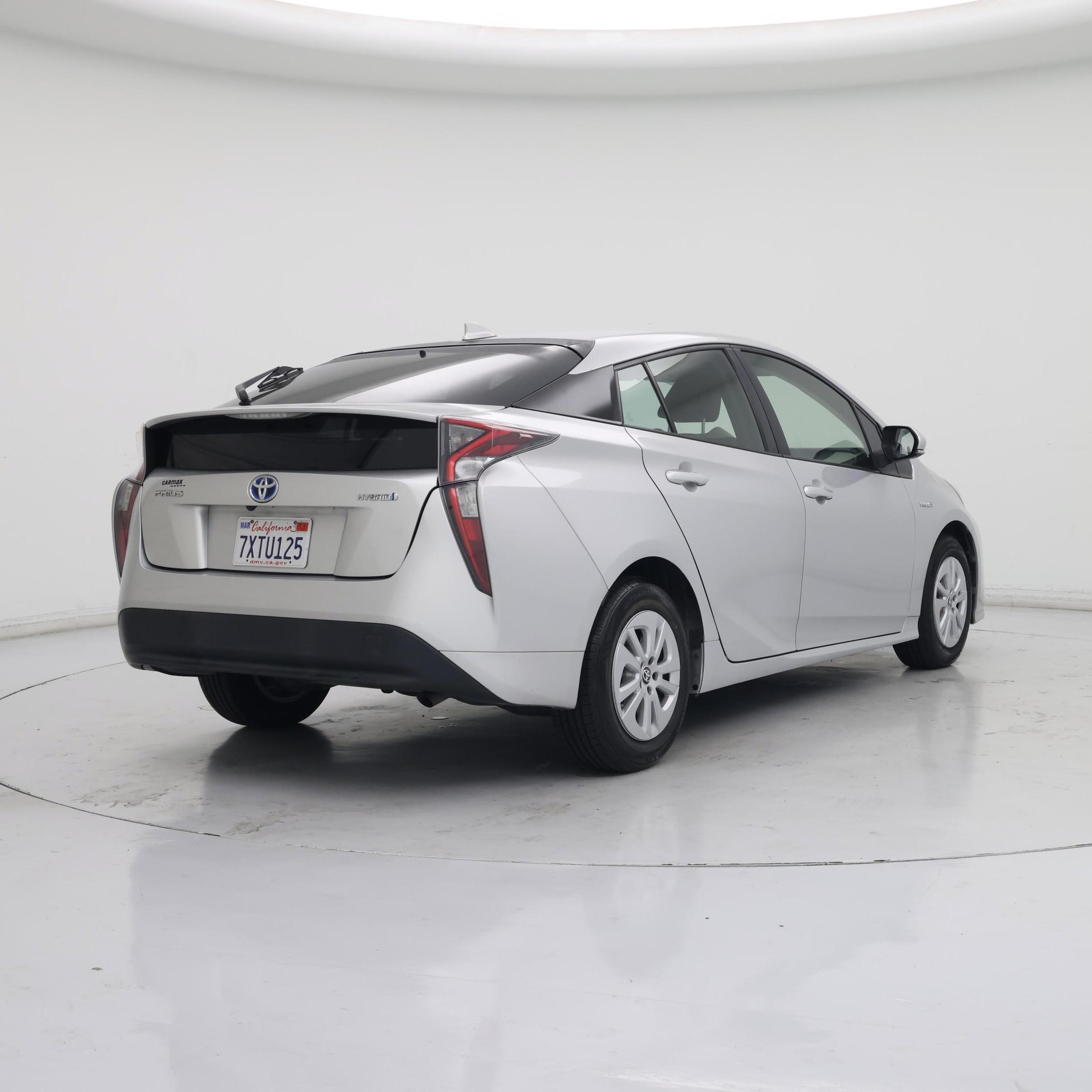 Thumbnail: 2017 Toyota Prius - 8