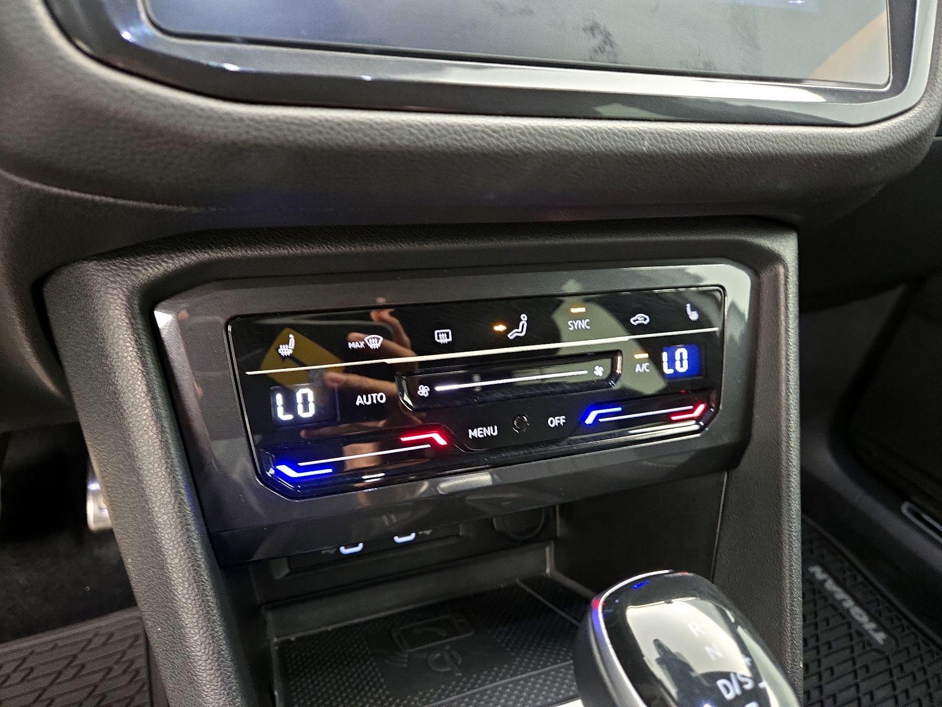 Thumbnail: 2022 Volkswagen Tiguan - 16