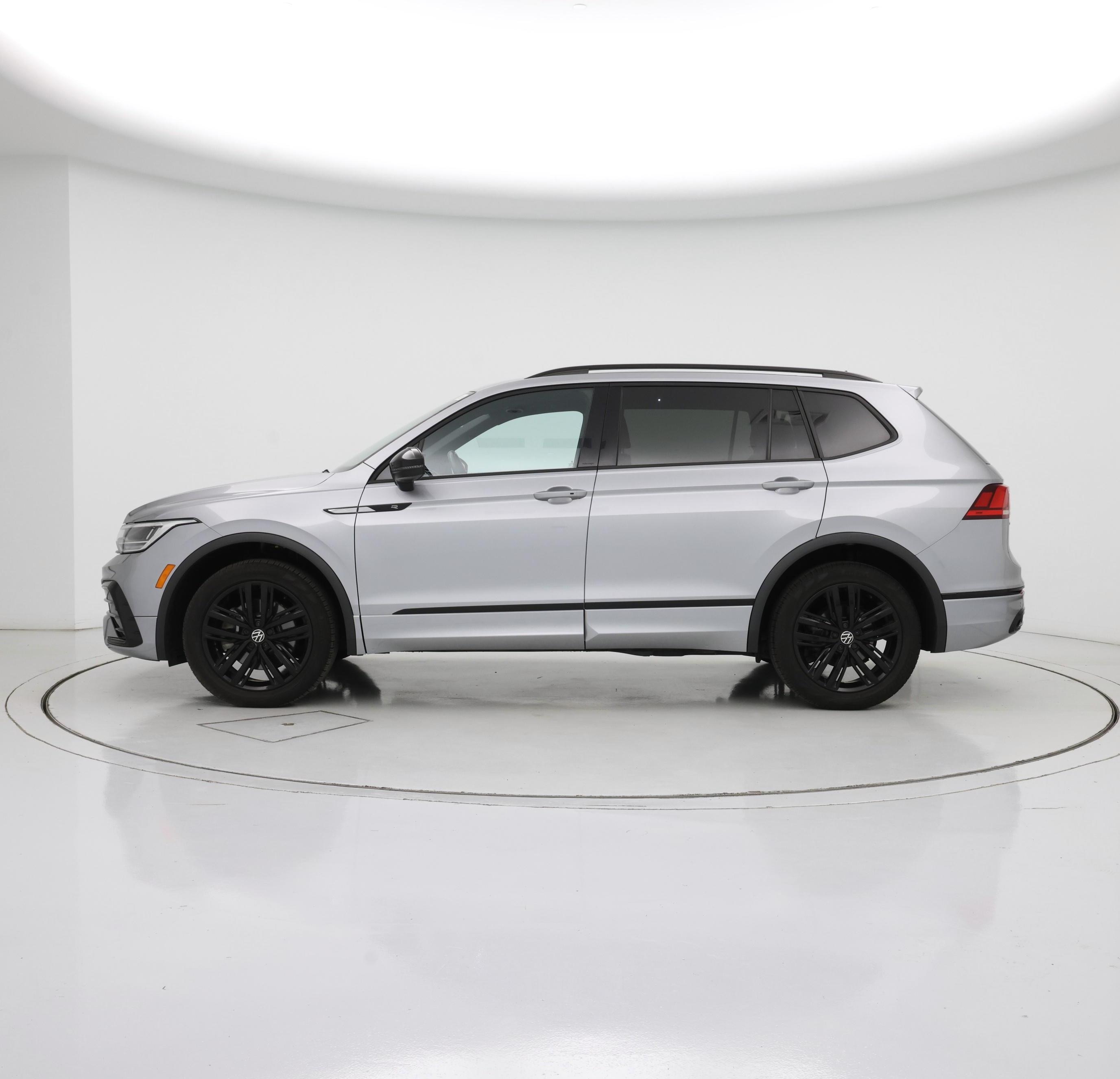 Thumbnail: 2022 Volkswagen Tiguan - 3