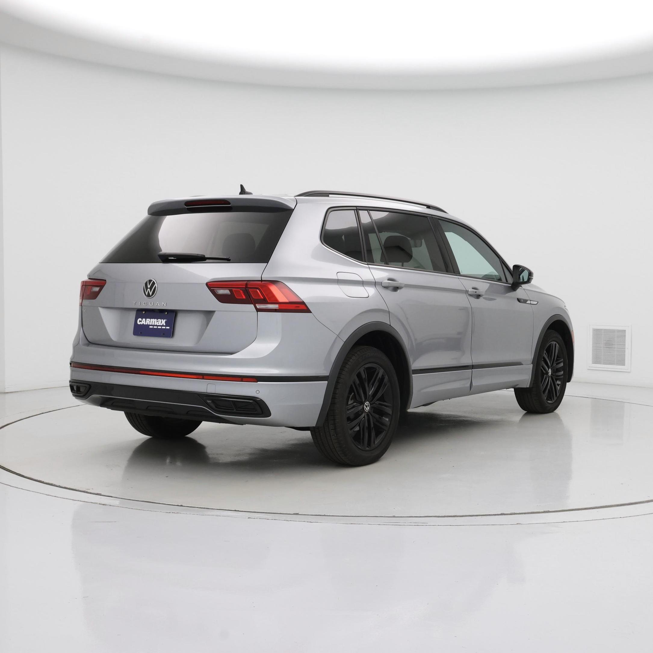 Thumbnail: 2022 Volkswagen Tiguan - 8