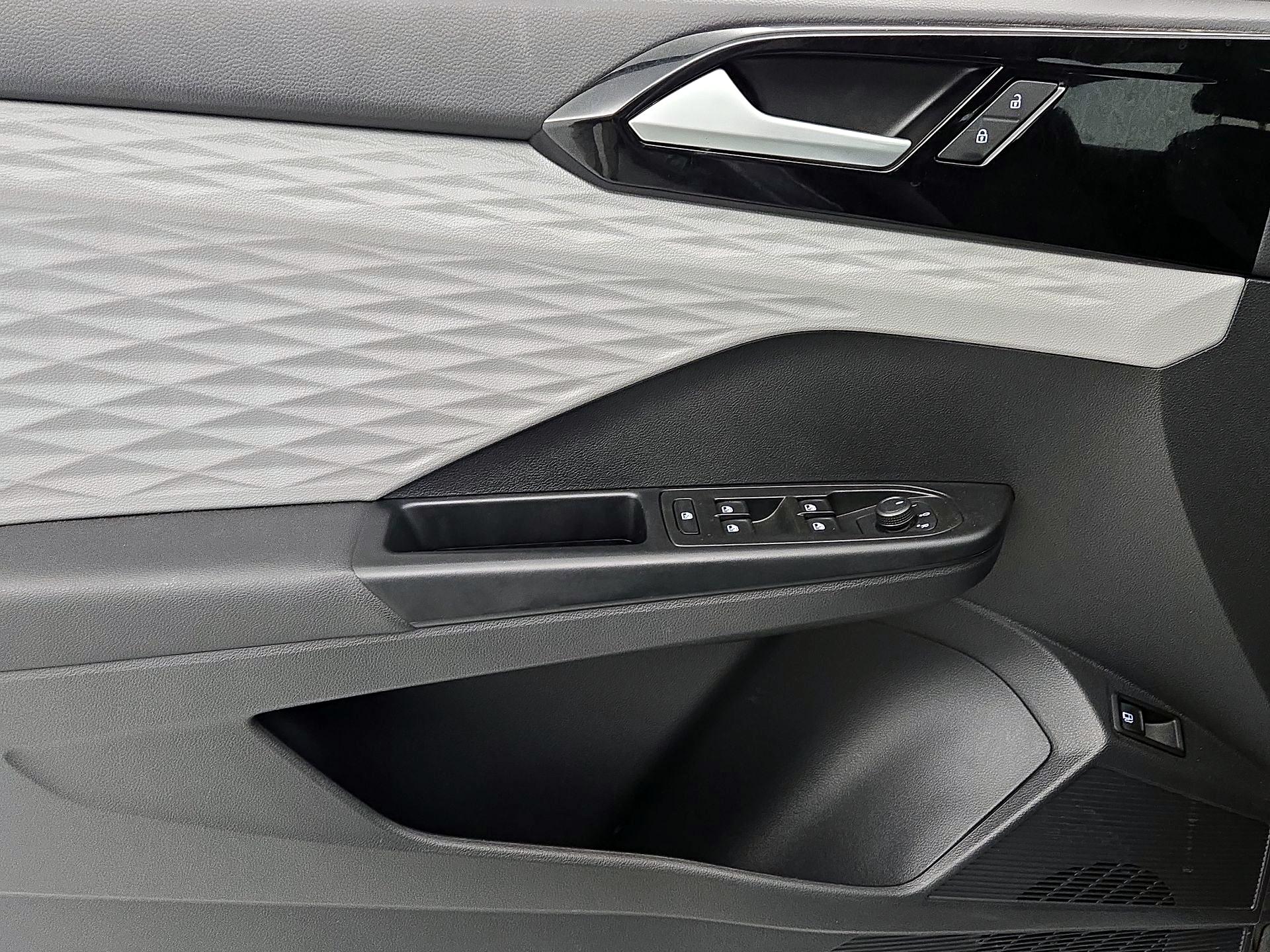 Thumbnail: 2022 Volkswagen Taos - 12