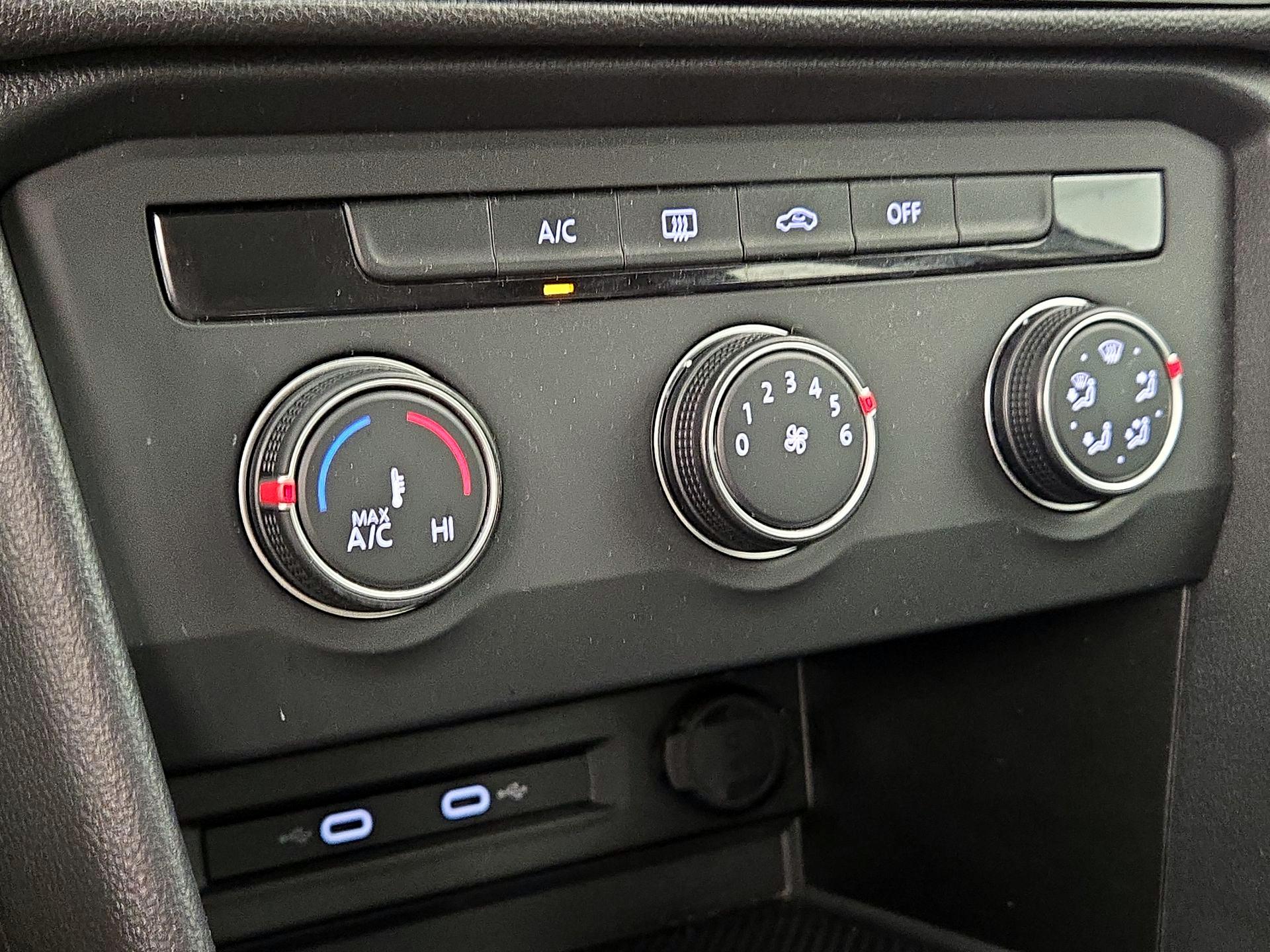 Thumbnail: 2022 Volkswagen Taos - 16