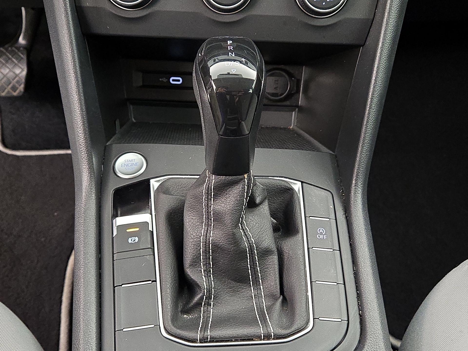 Thumbnail: 2022 Volkswagen Taos - 17